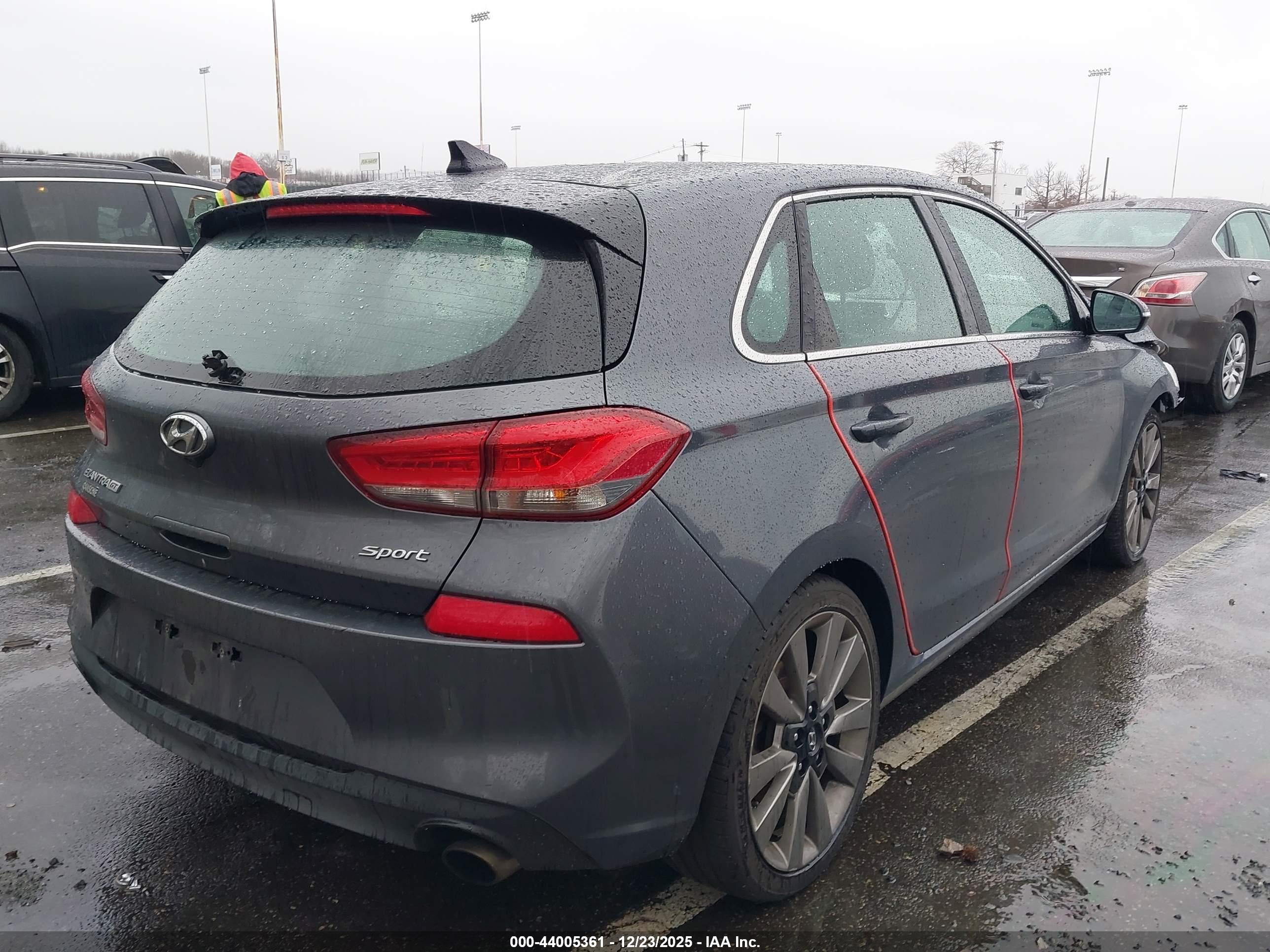 HYUNDAI ELANTRA image 4
