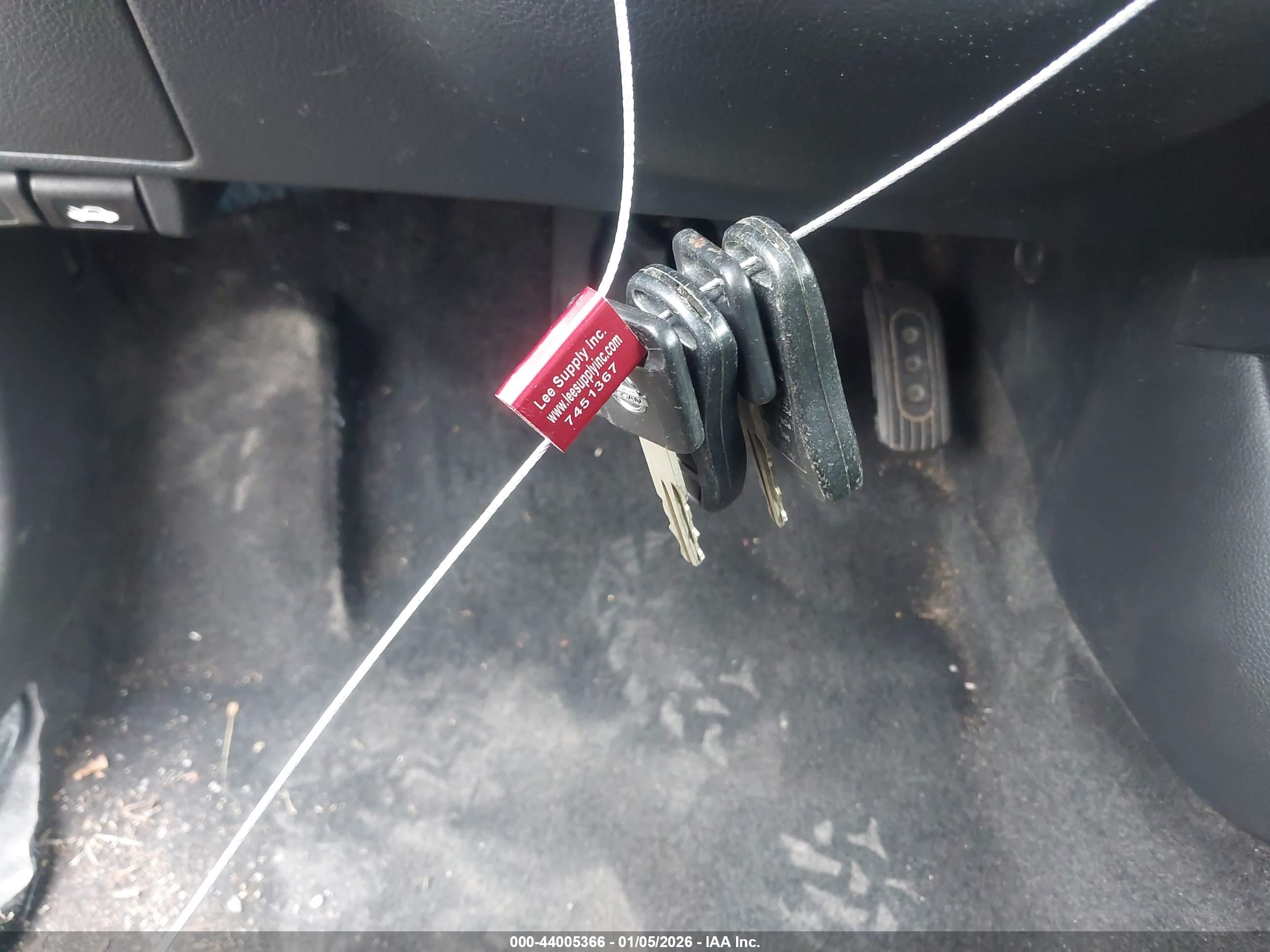 NISSAN VERSA image 11