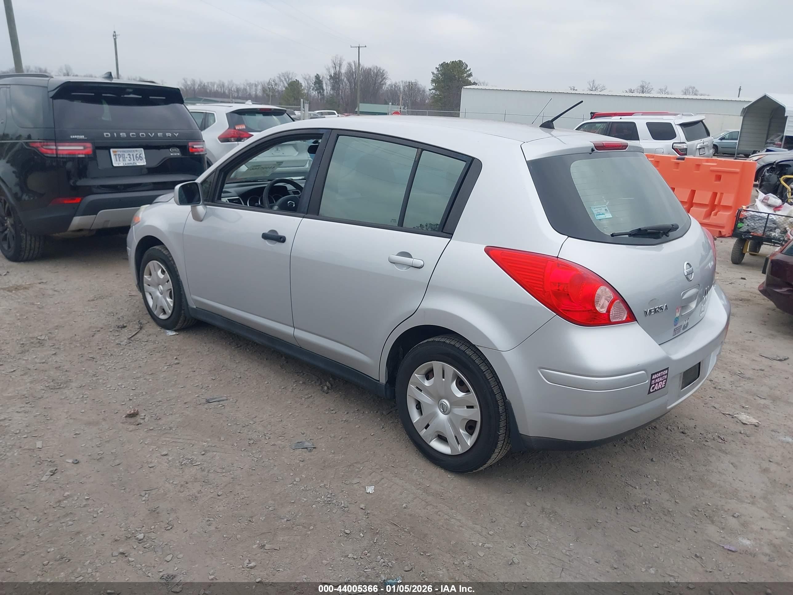 NISSAN VERSA image 3