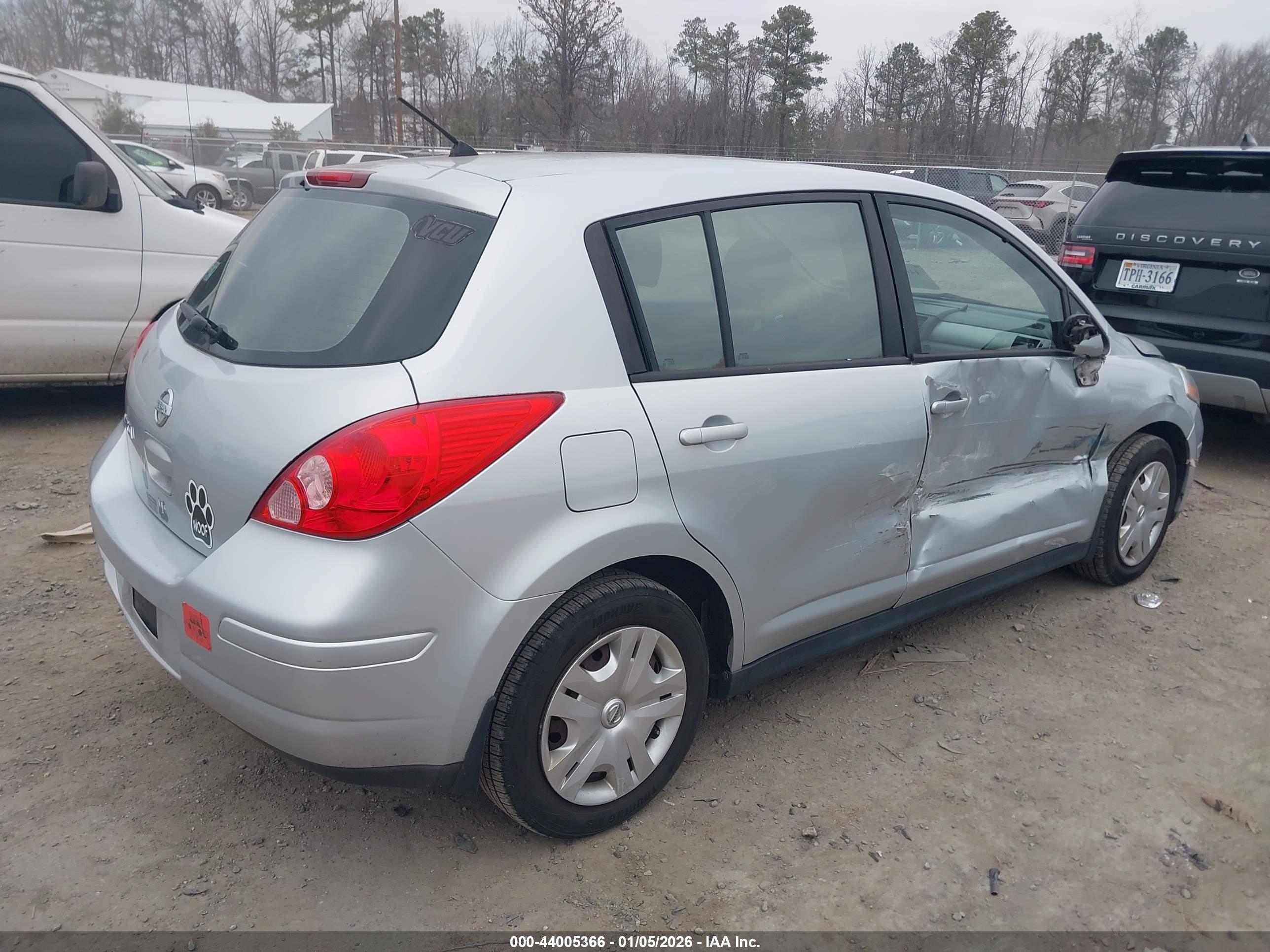 NISSAN VERSA image 4