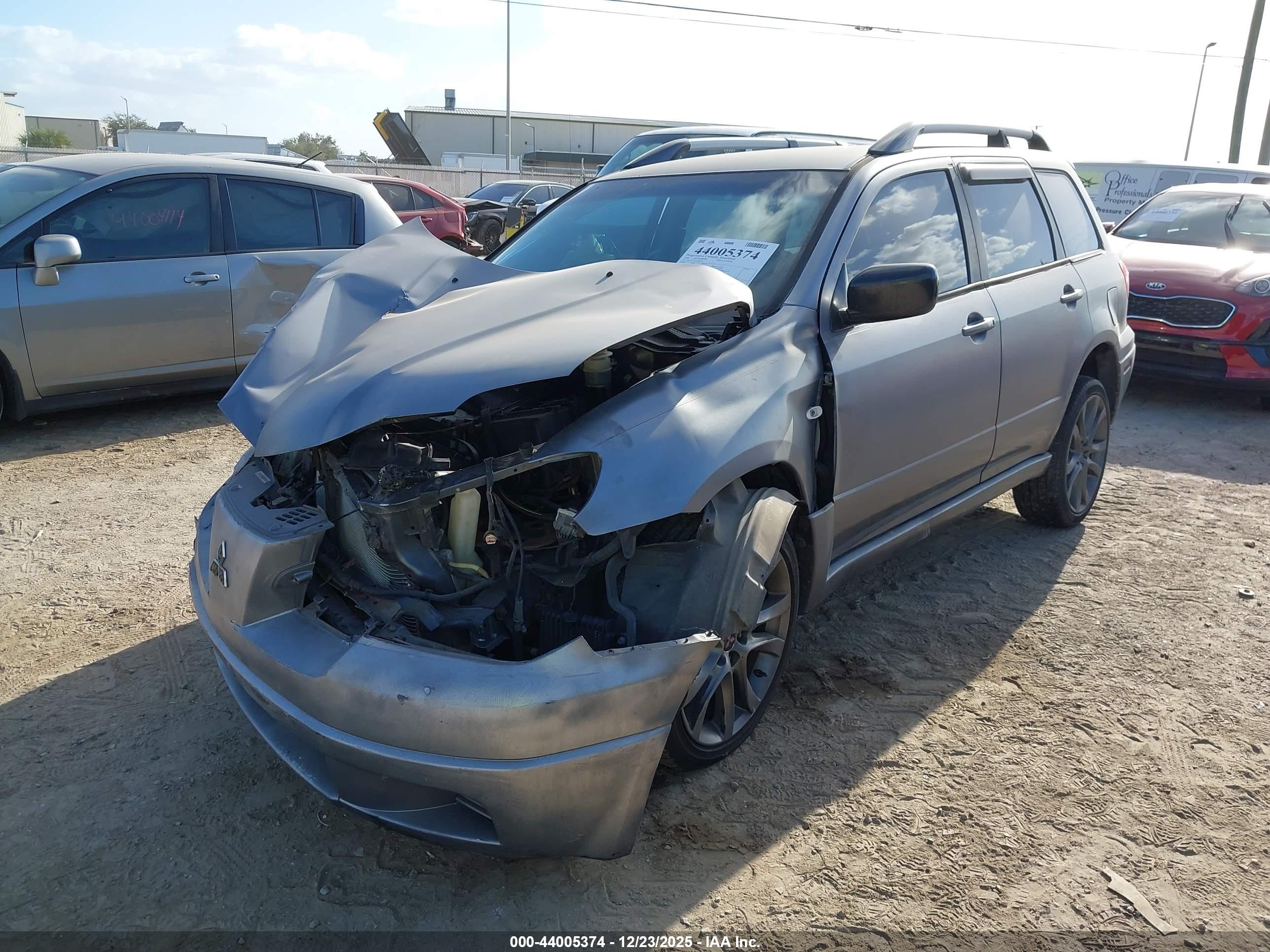 MITSUBISHI OUTLANDER image 2