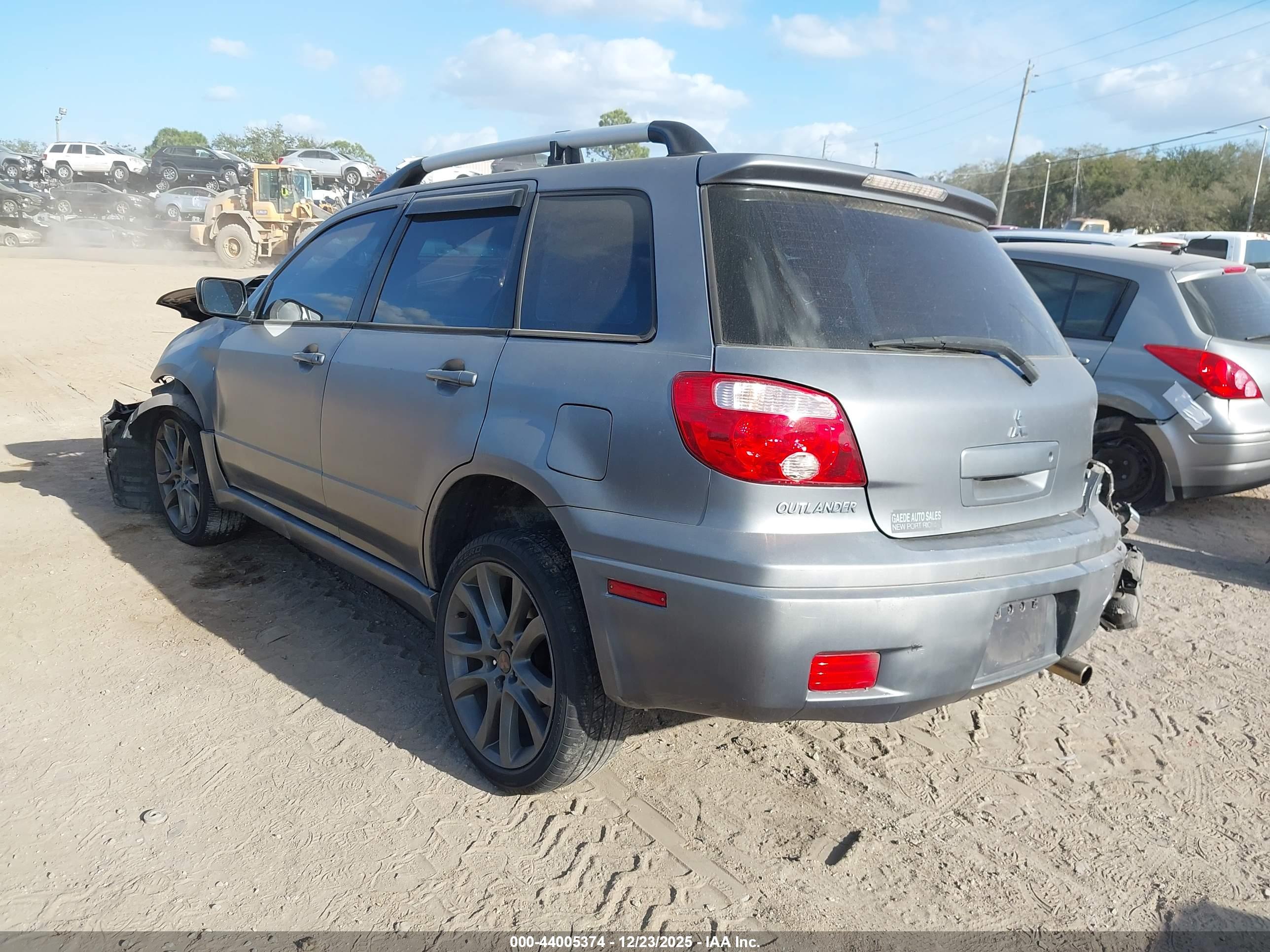 MITSUBISHI OUTLANDER image 3
