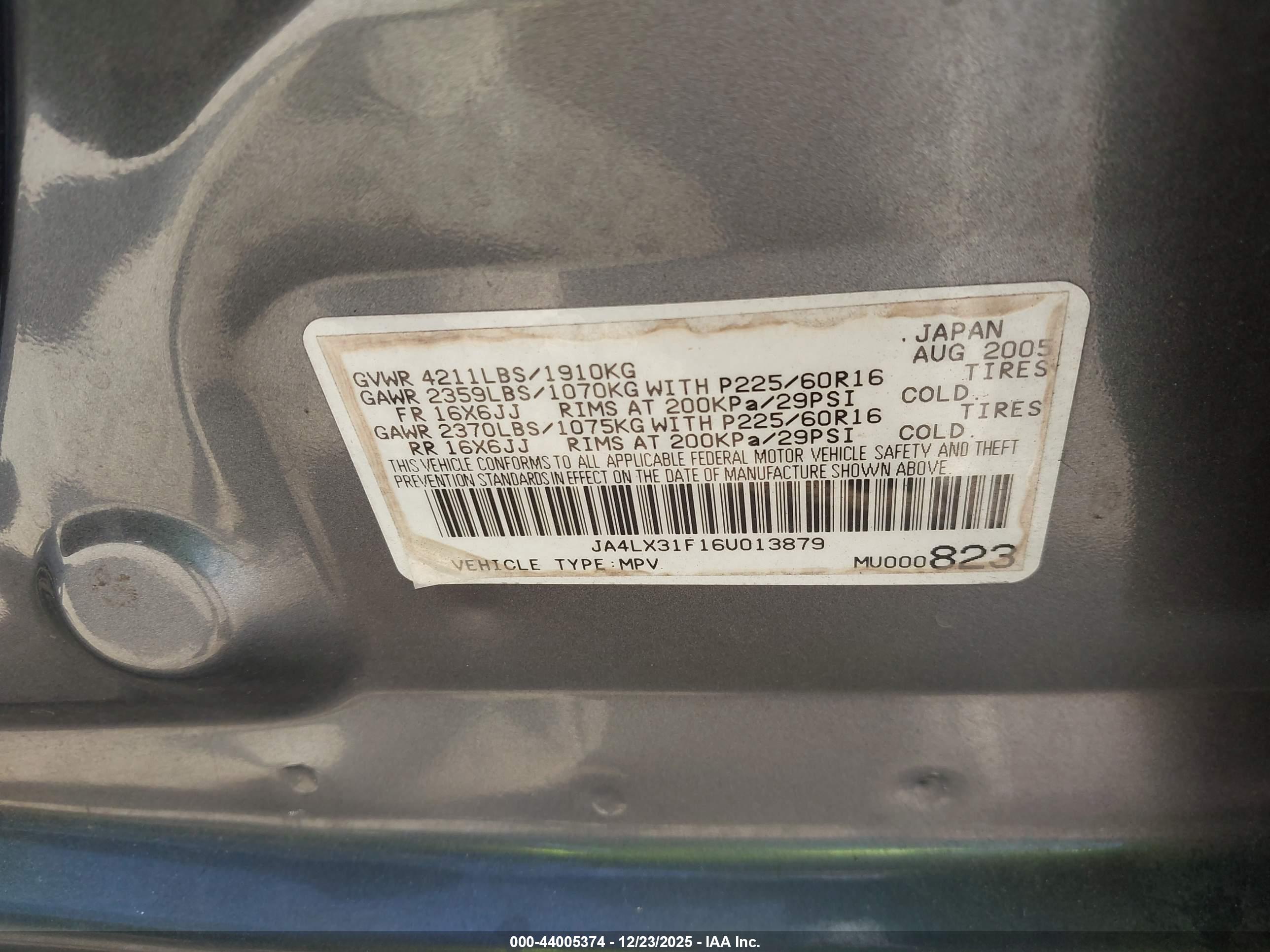 MITSUBISHI OUTLANDER image 9