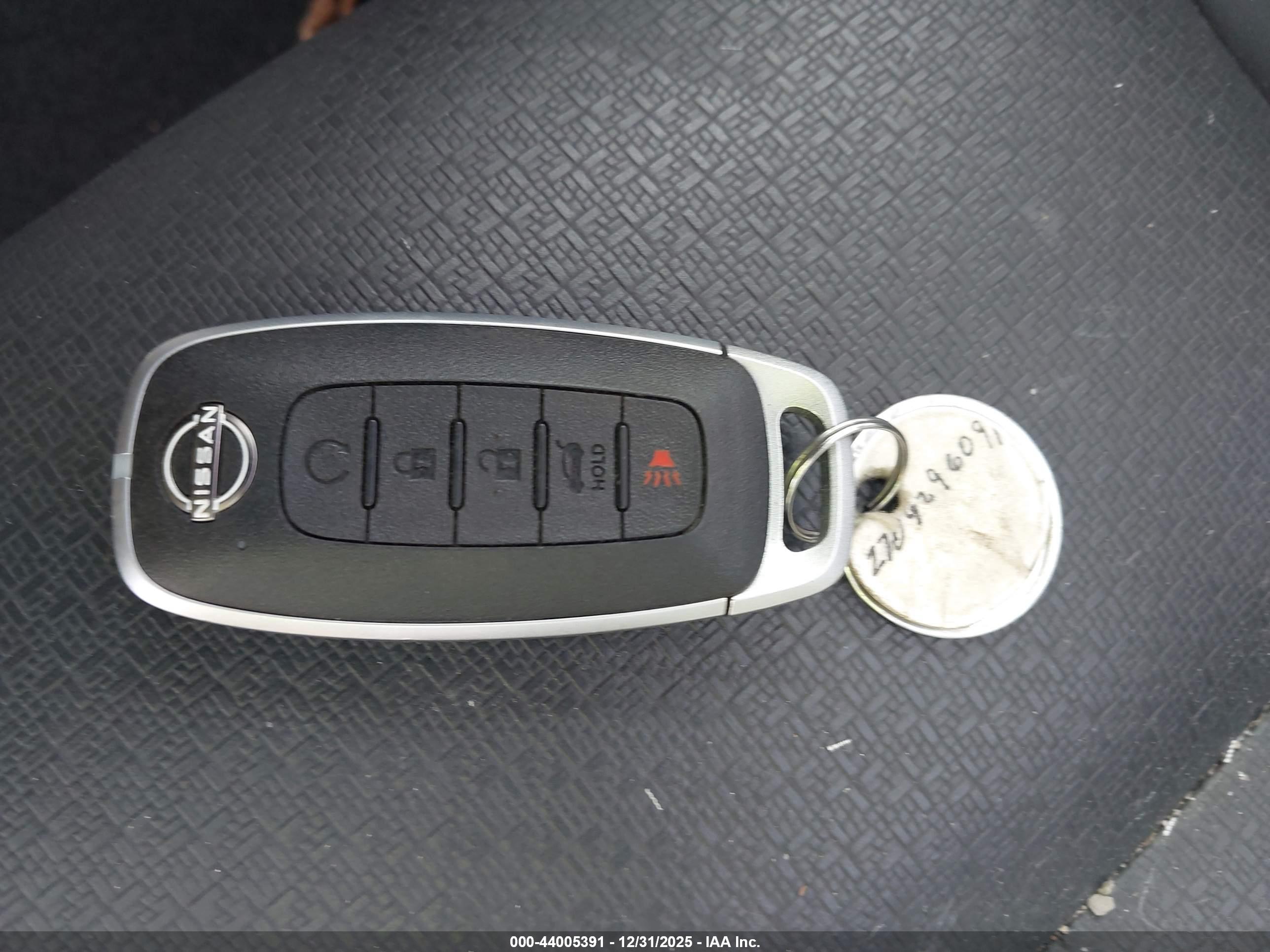 NISSAN ROGUE image 11