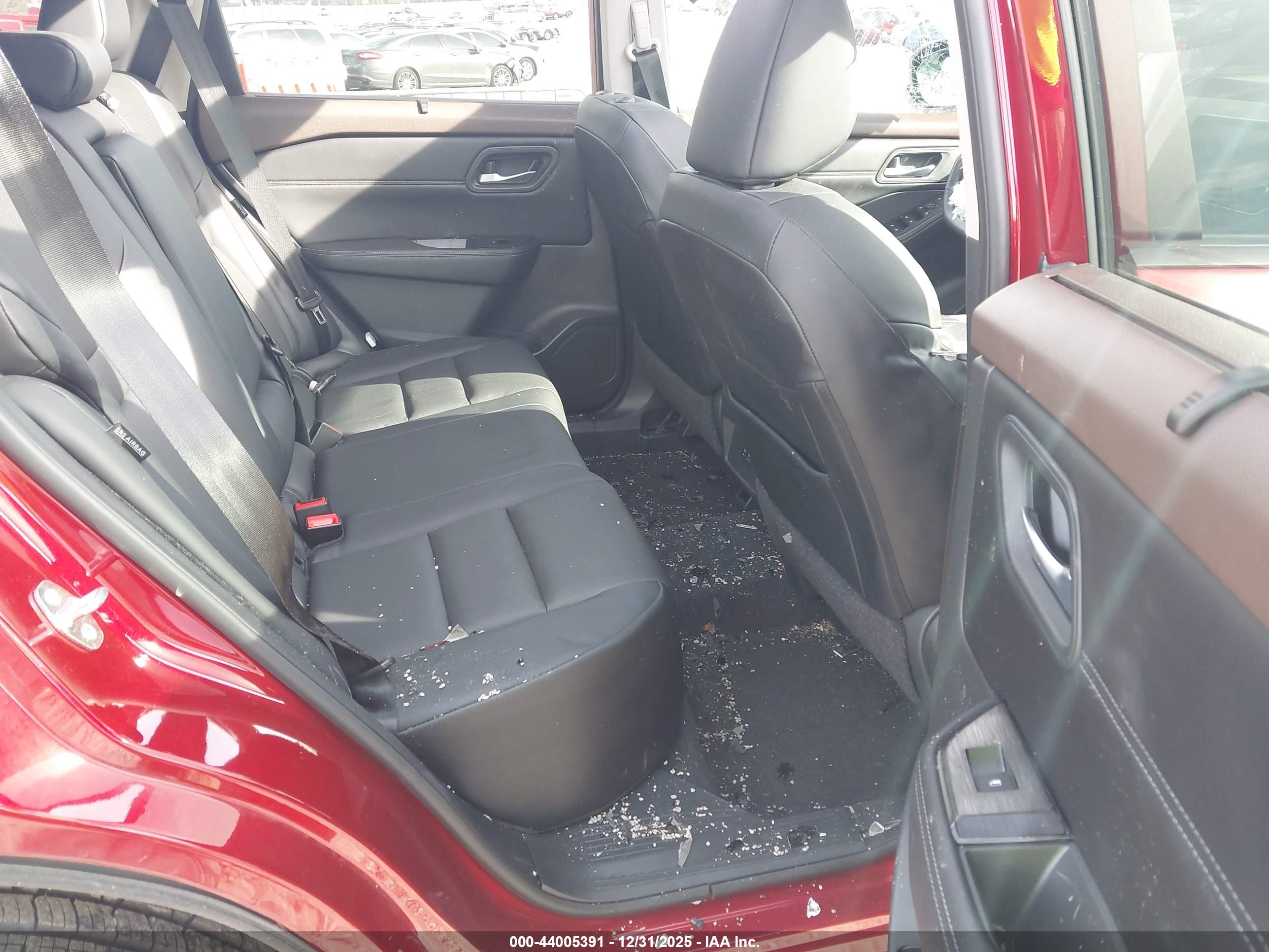 NISSAN ROGUE image 8