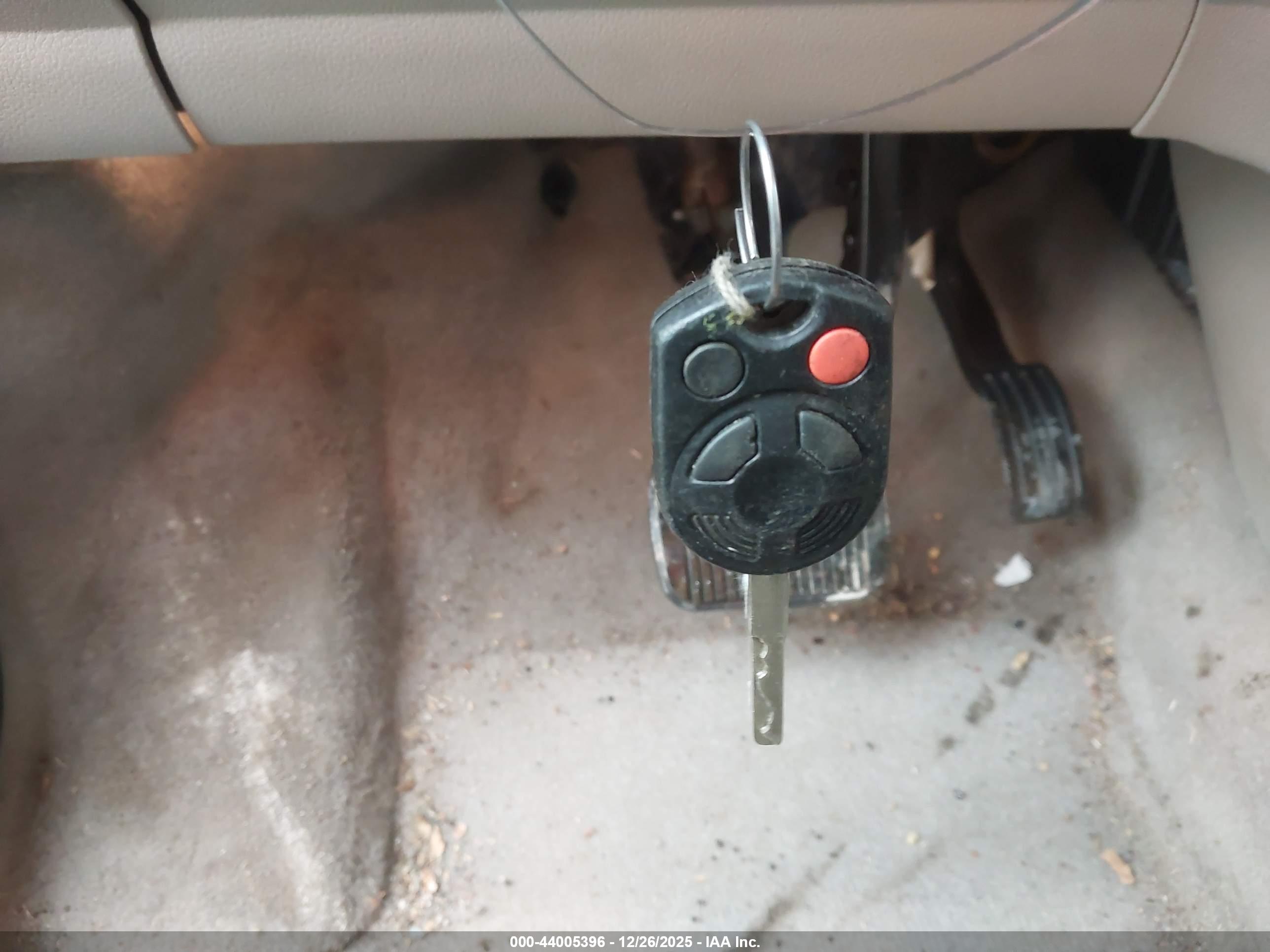 FORD C-MAX image 11