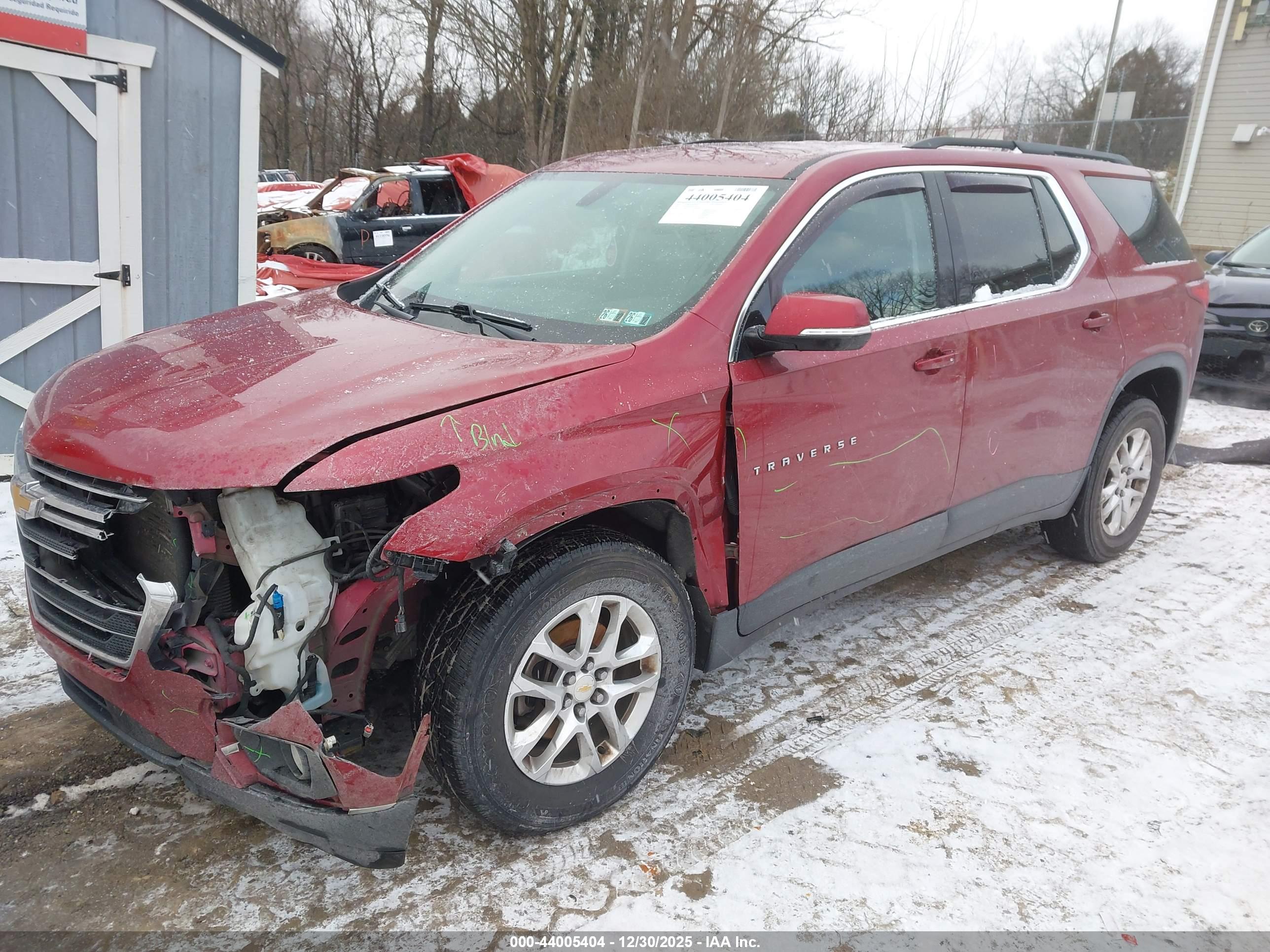 CHEVROLET TRAVERSE image 2