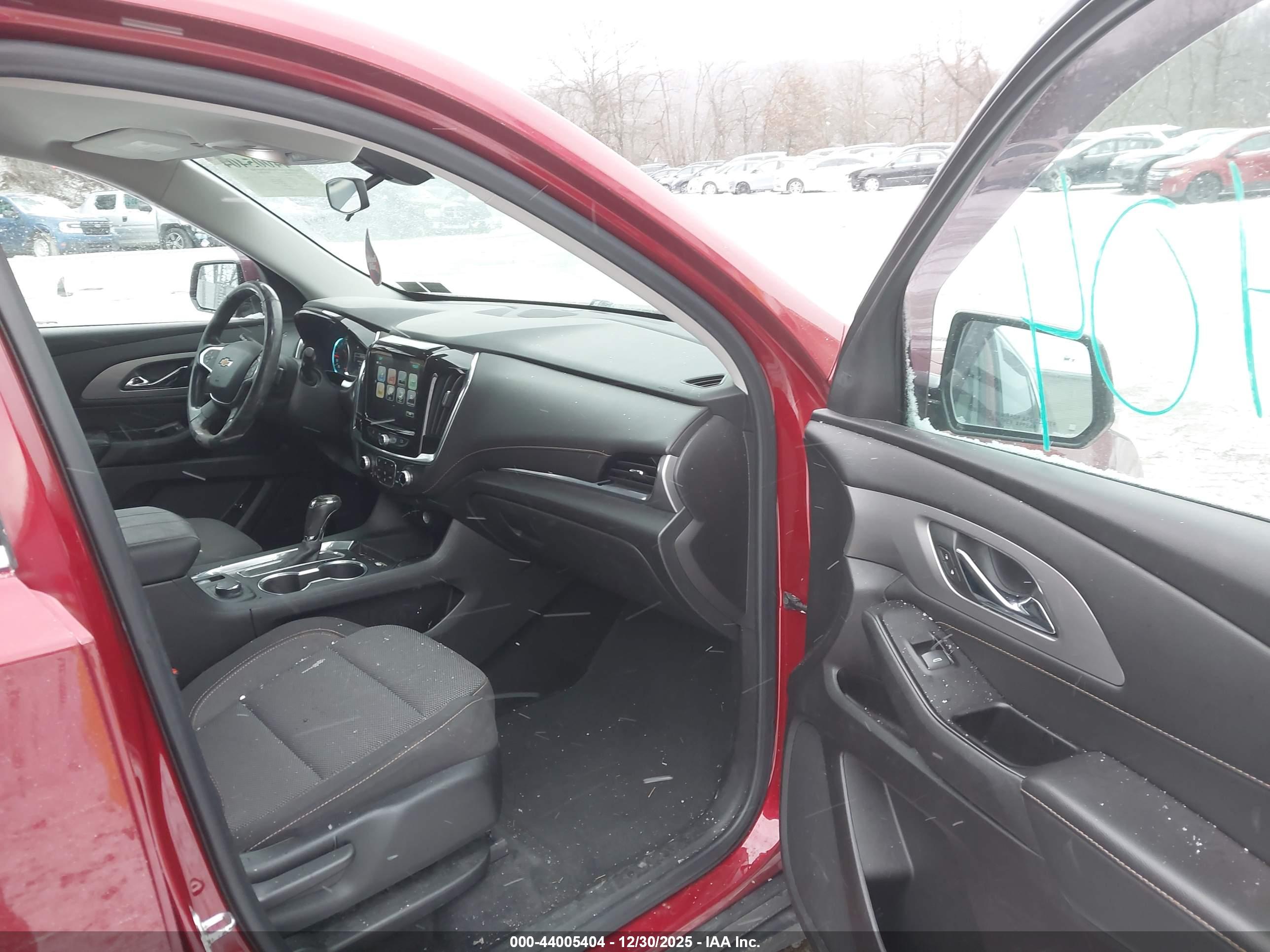 CHEVROLET TRAVERSE image 5