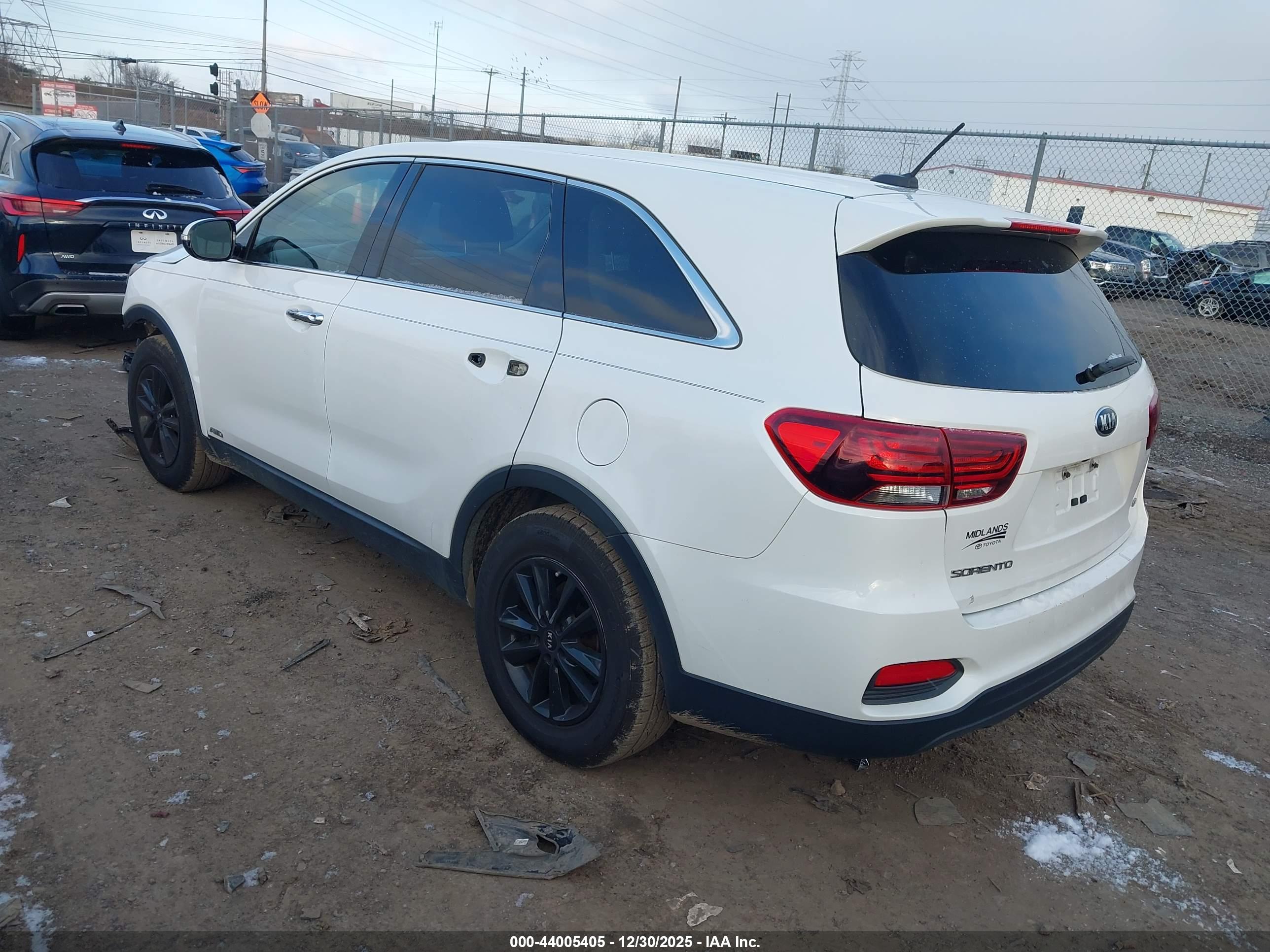 KIA SORENTO image 3