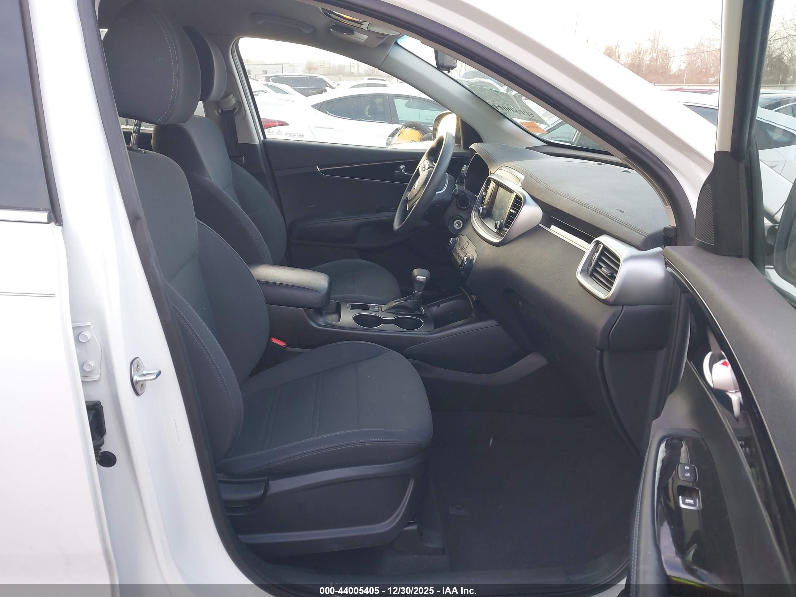 KIA SORENTO image 5