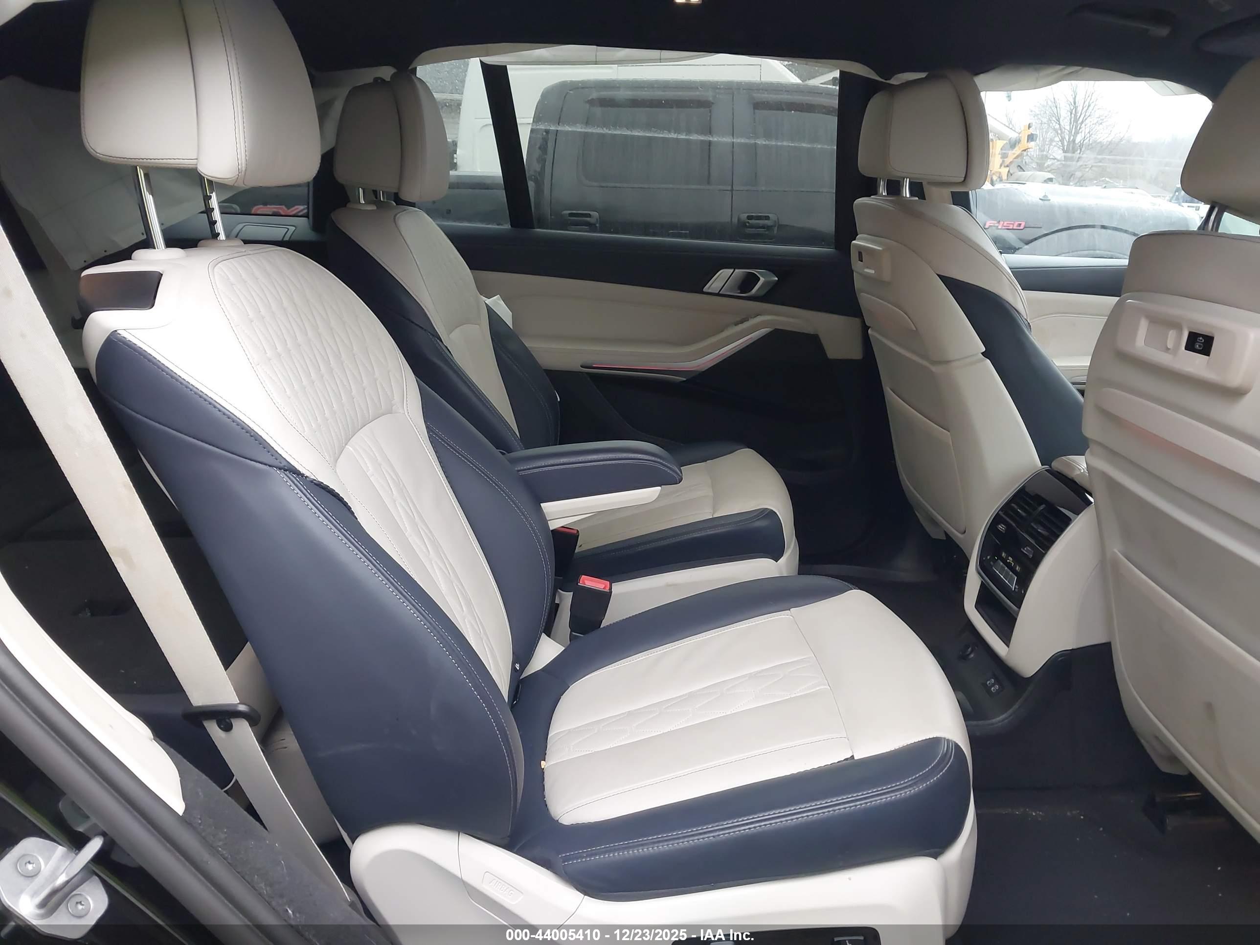 BMW X7 image 8