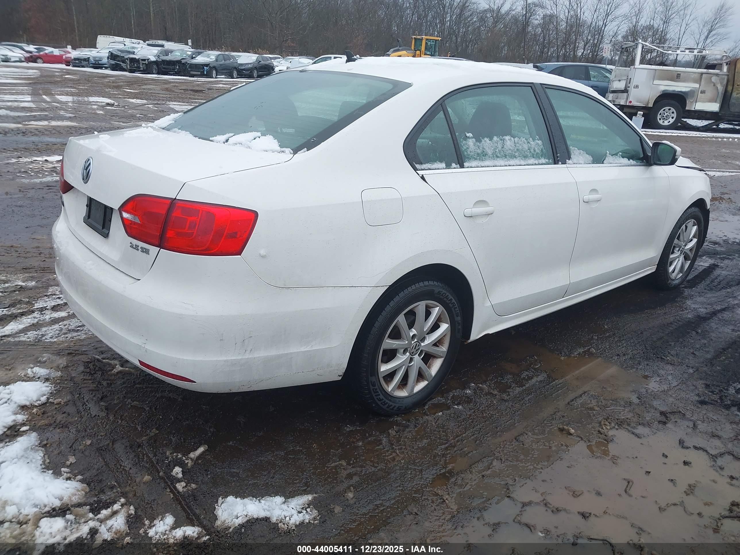 VOLKSWAGEN JETTA image 4