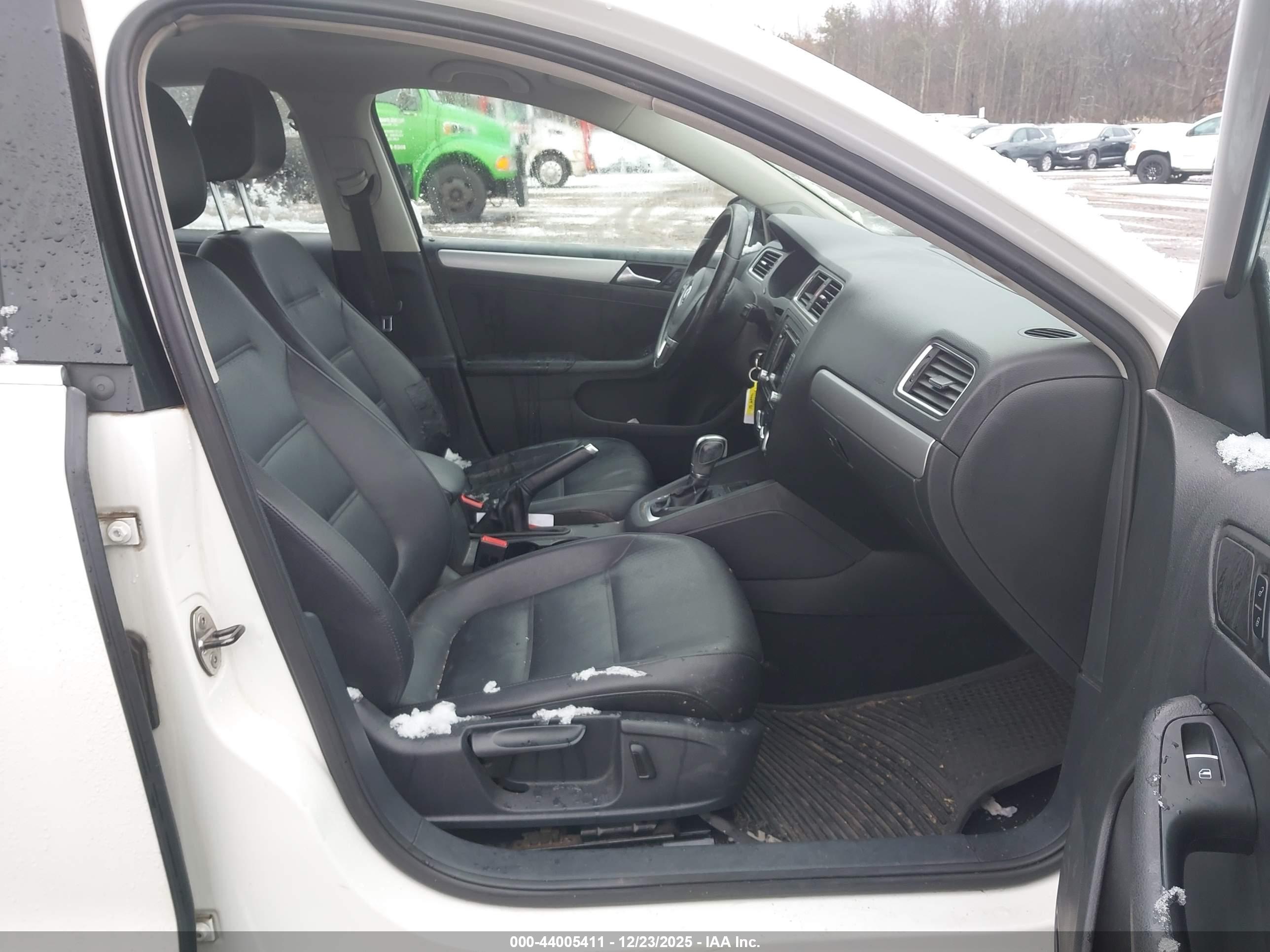 VOLKSWAGEN JETTA image 5