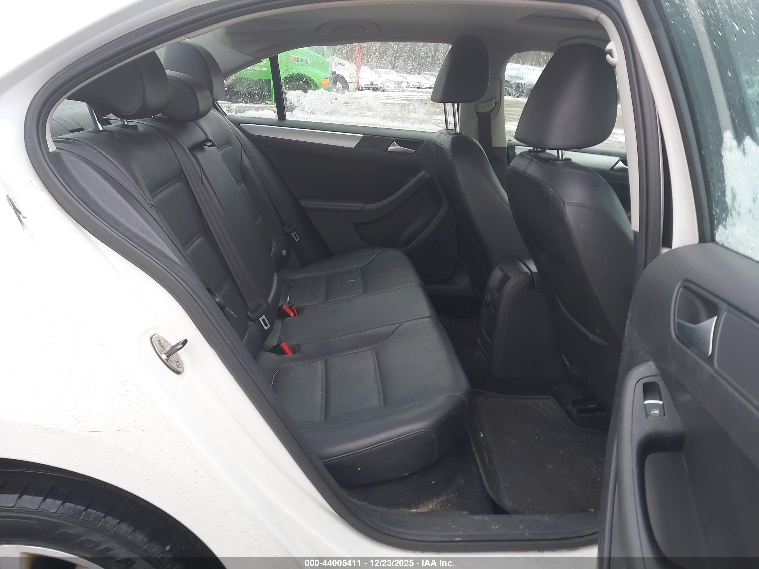 VOLKSWAGEN JETTA image 8