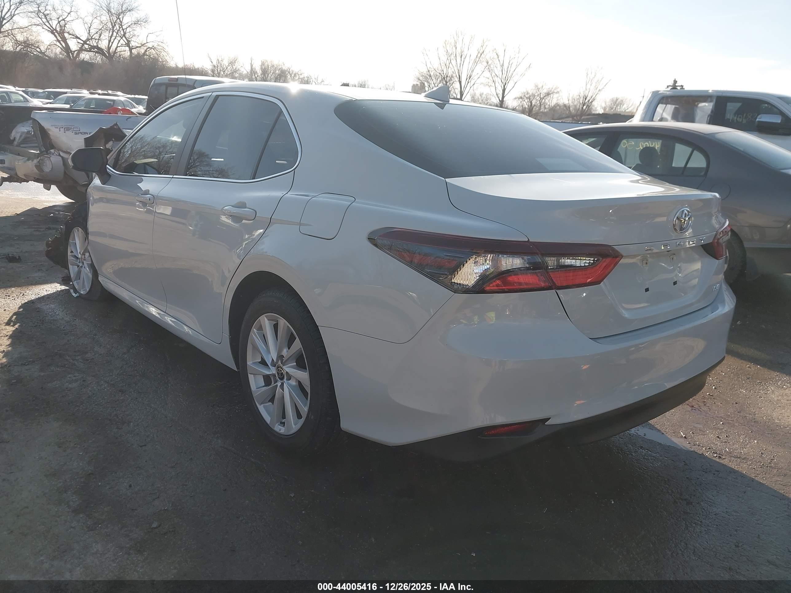 TOYOTA CAMRY image 3