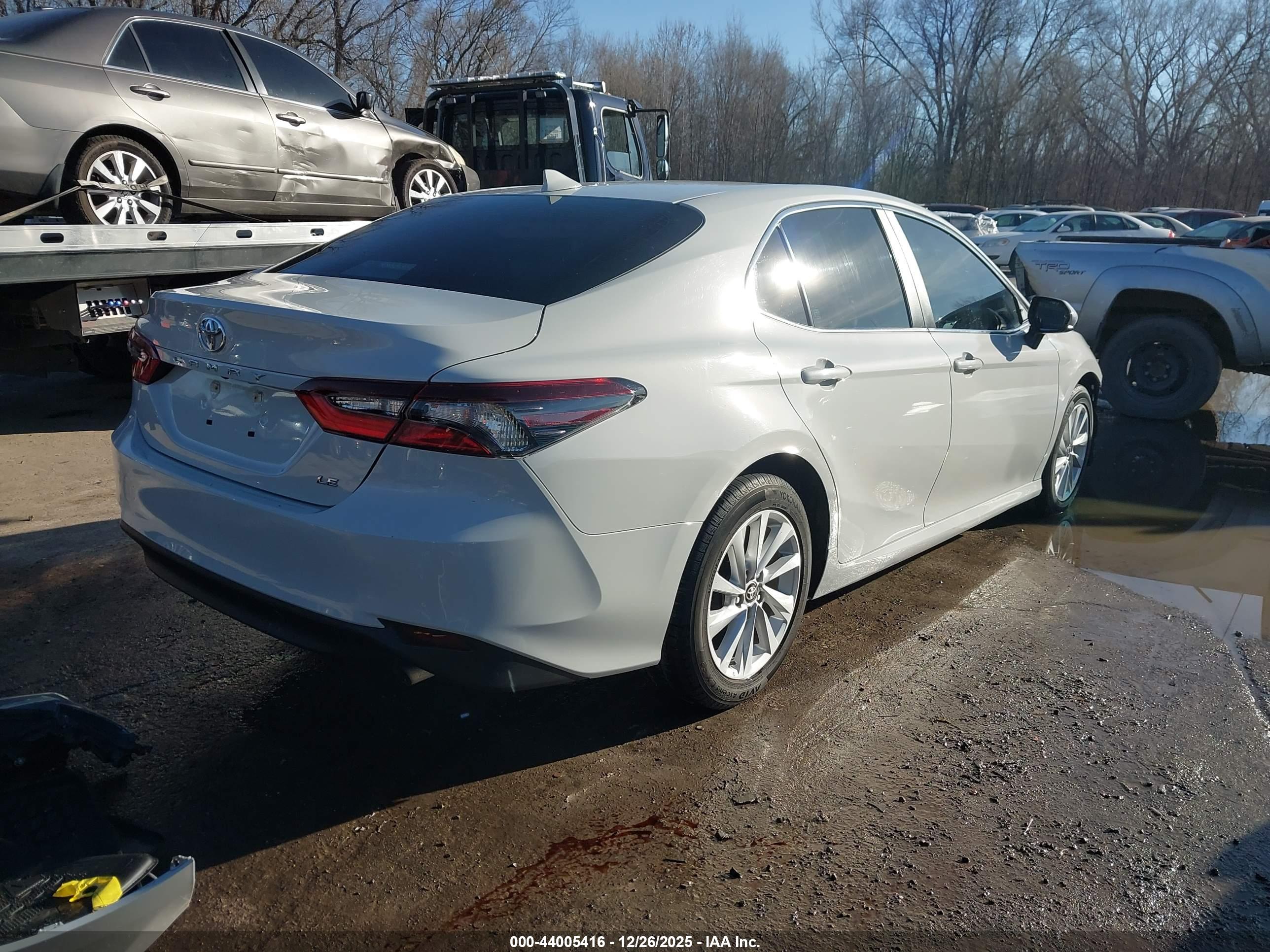 TOYOTA CAMRY image 4