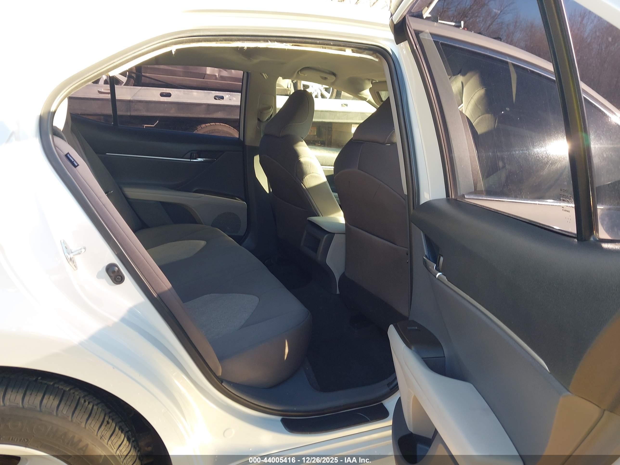 TOYOTA CAMRY image 8