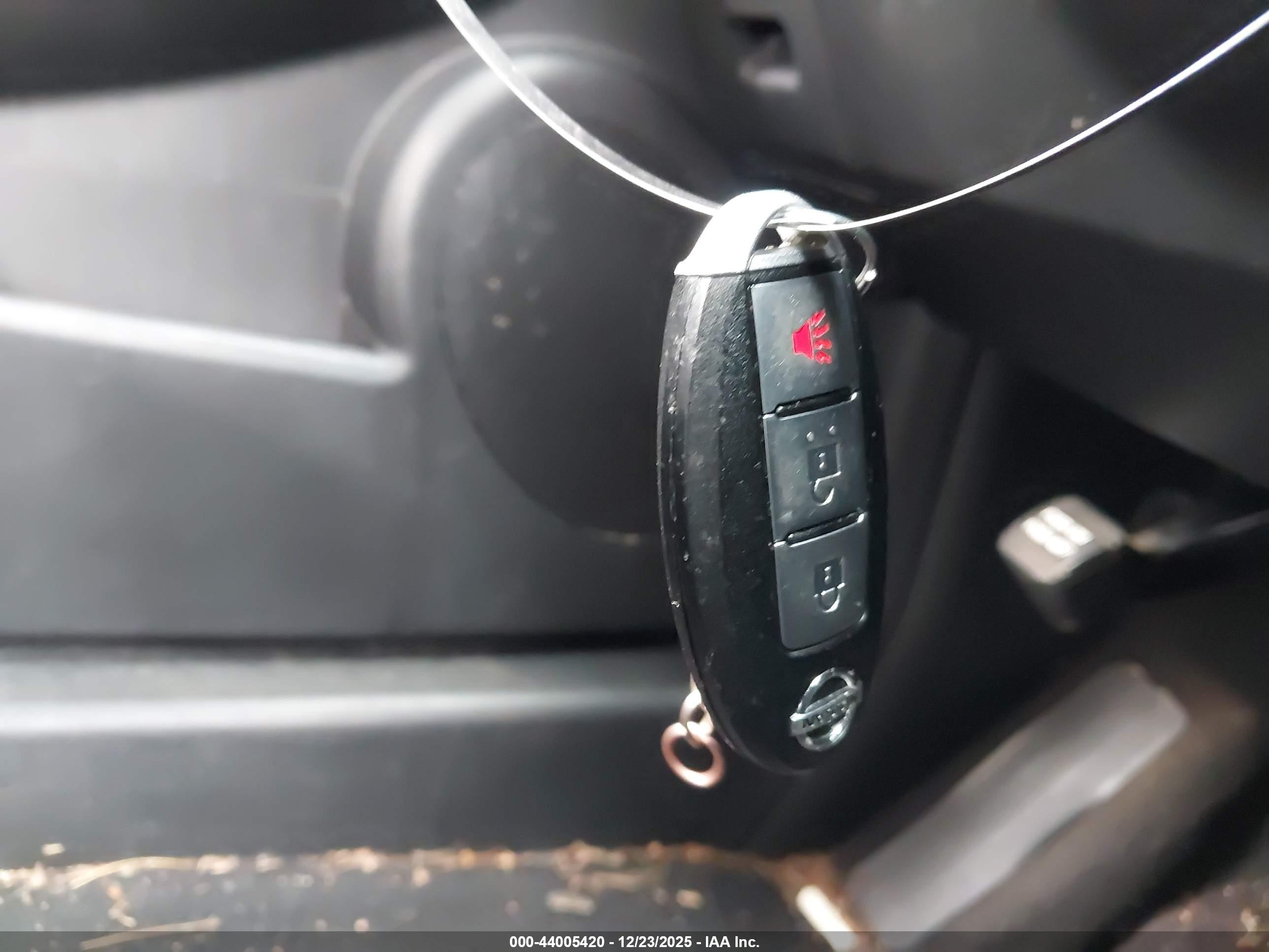 NISSAN ROGUE image 11