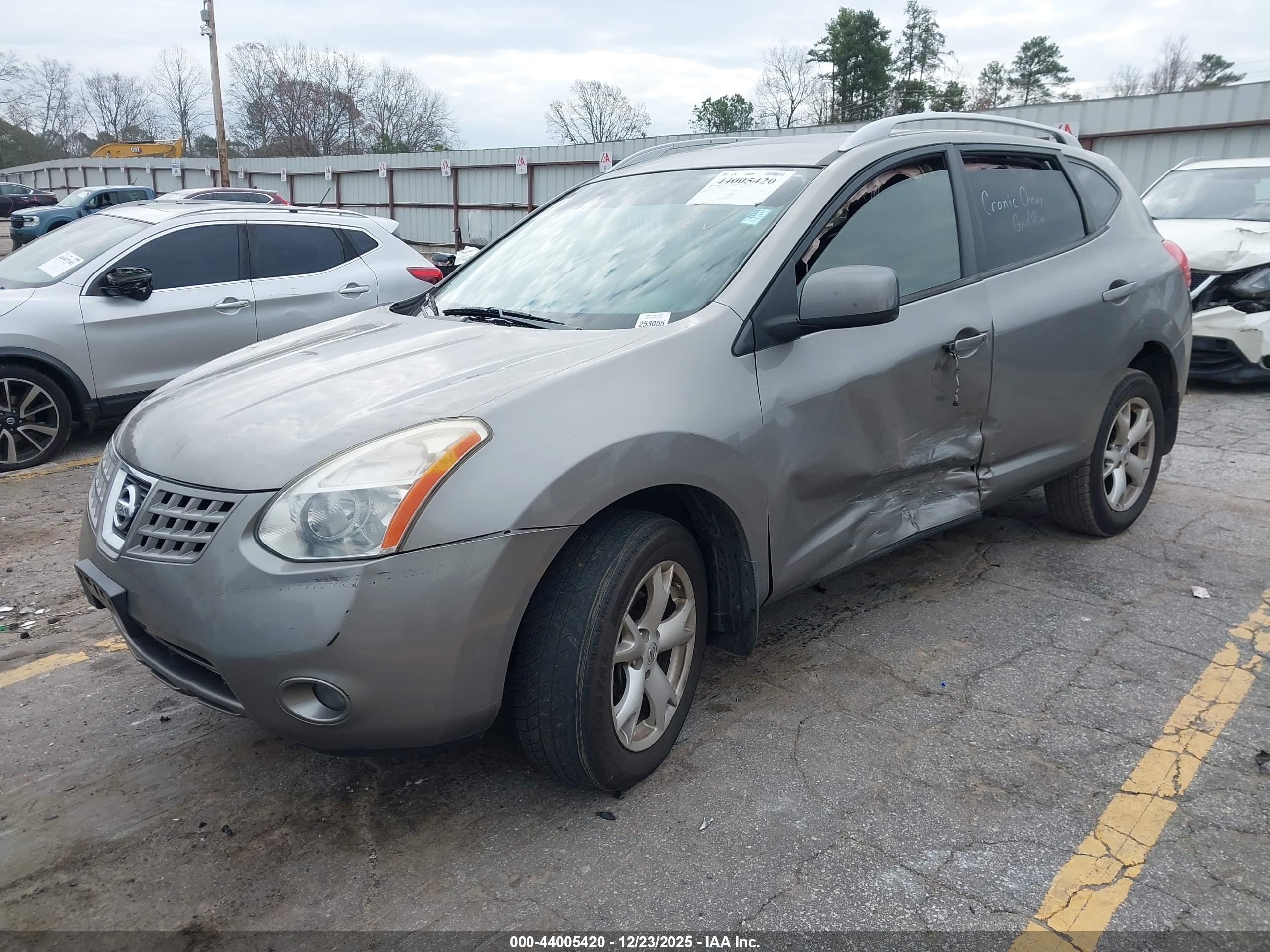 NISSAN ROGUE image 2