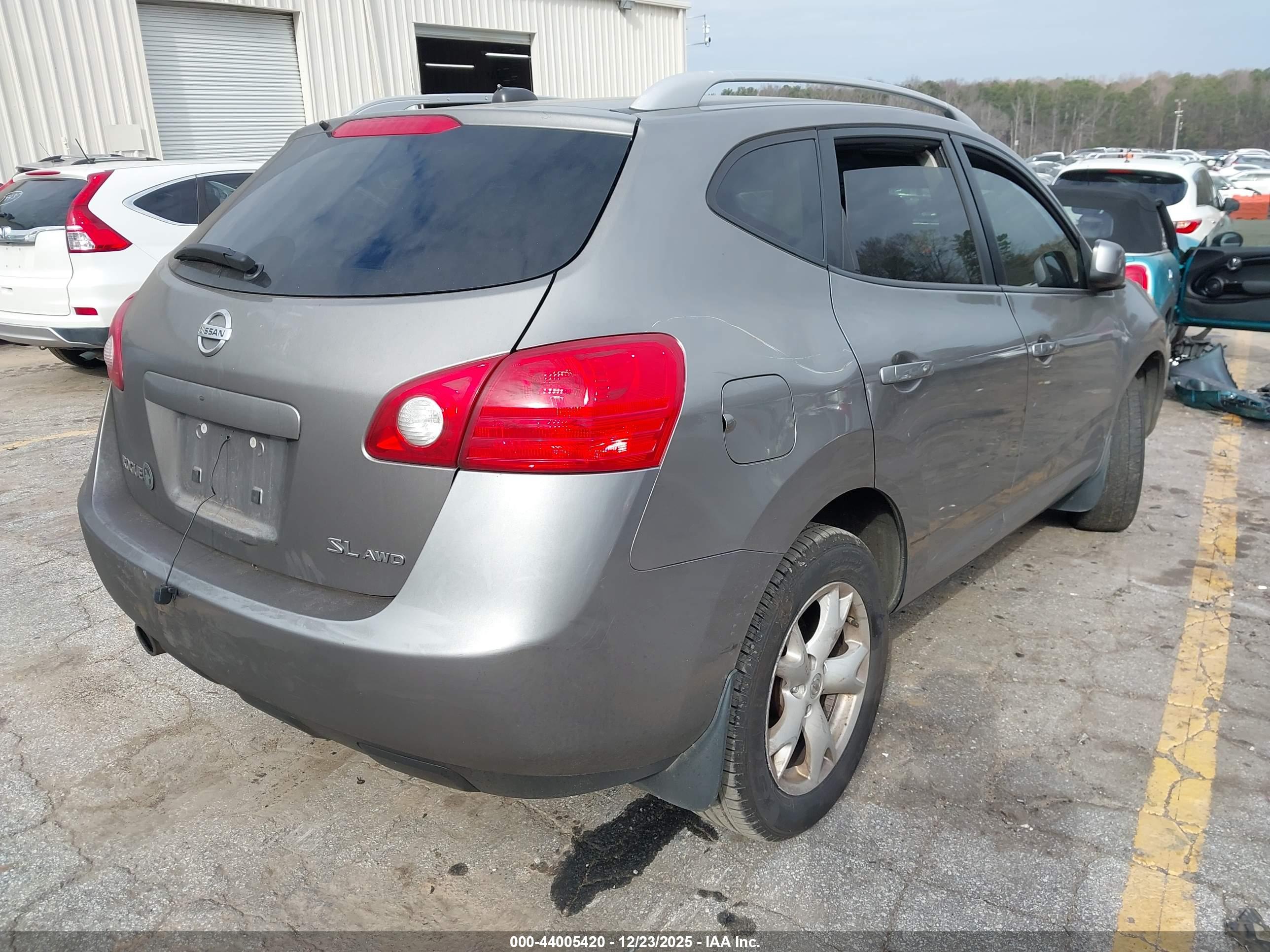 NISSAN ROGUE image 4