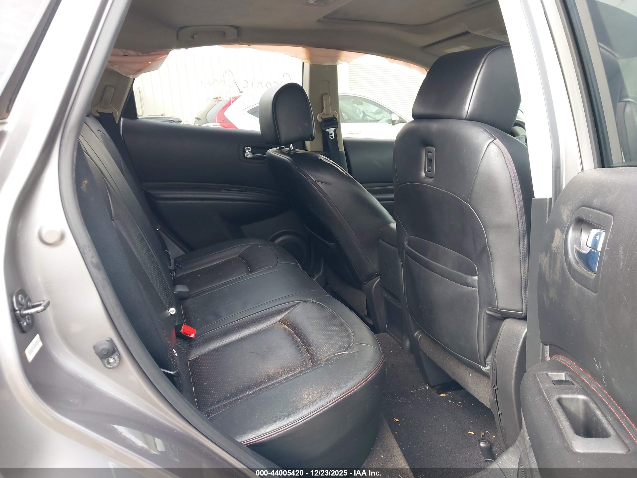 NISSAN ROGUE image 8