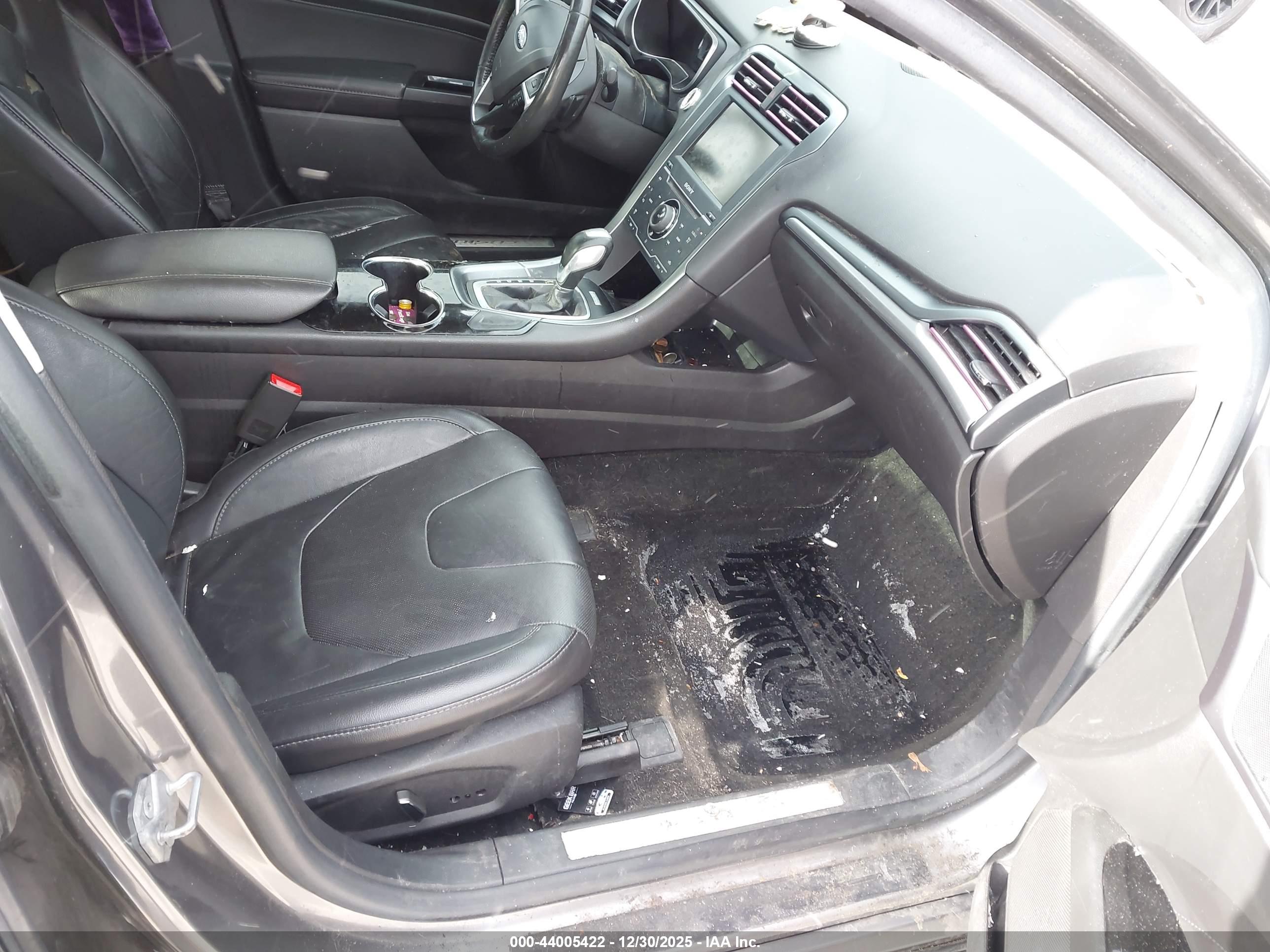 FORD FUSION image 5