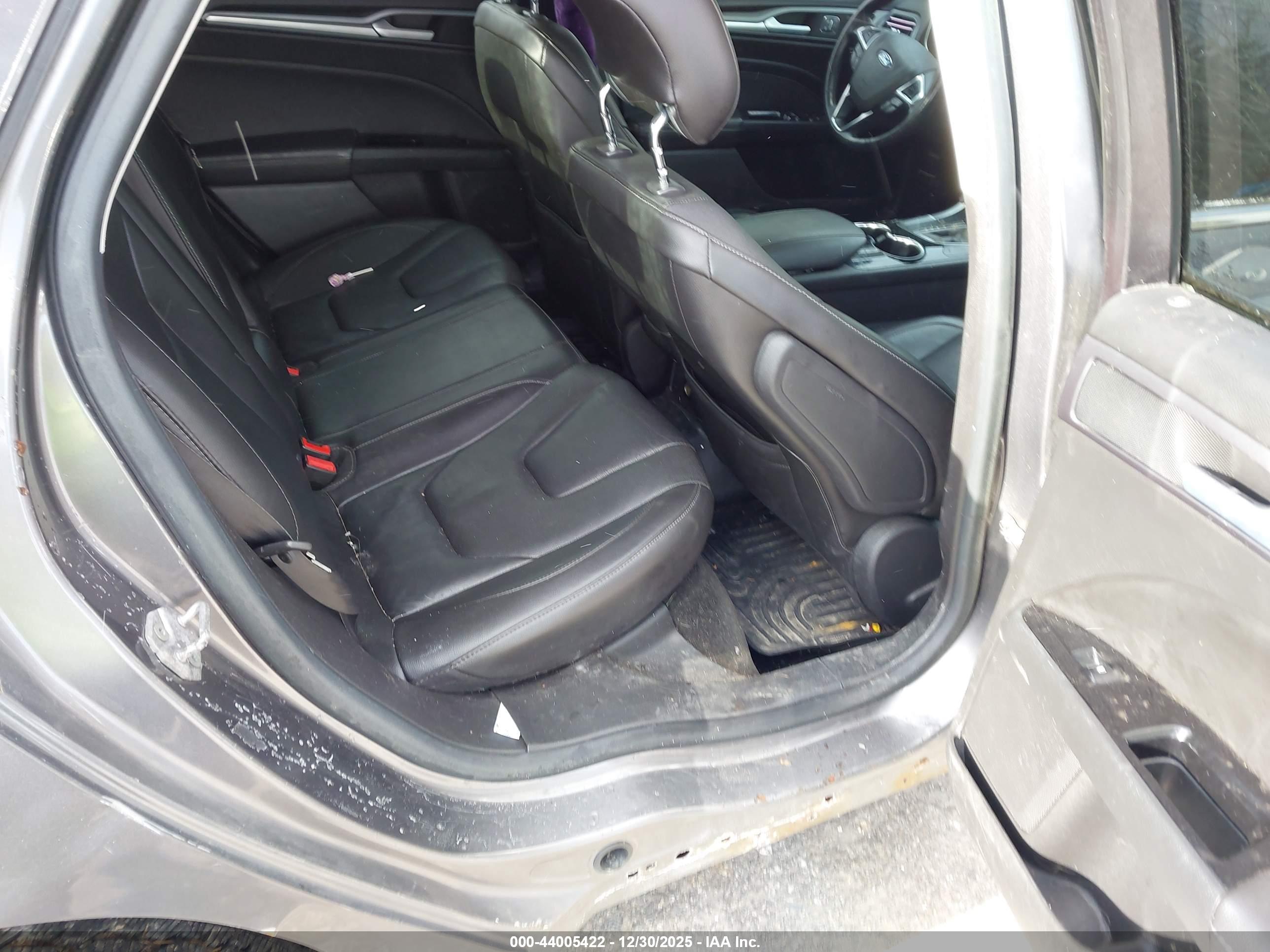 FORD FUSION image 8