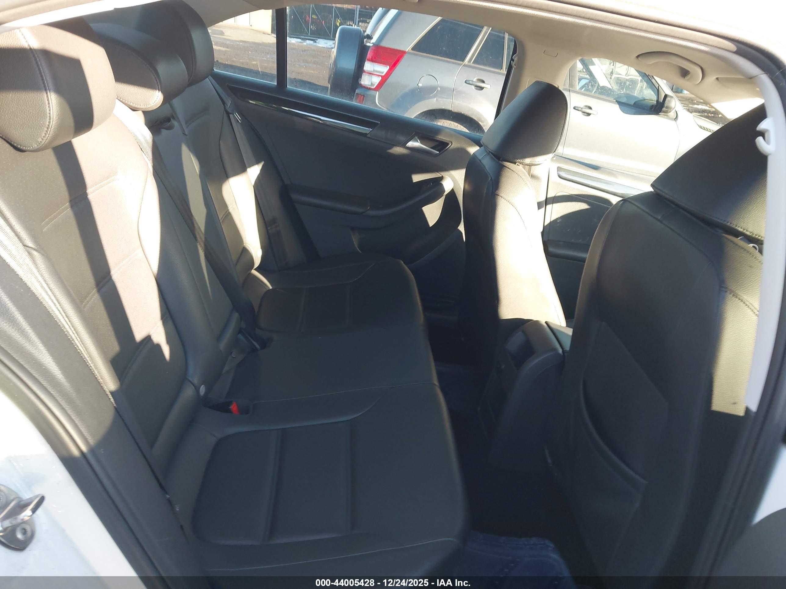 VOLKSWAGEN JETTA image 8