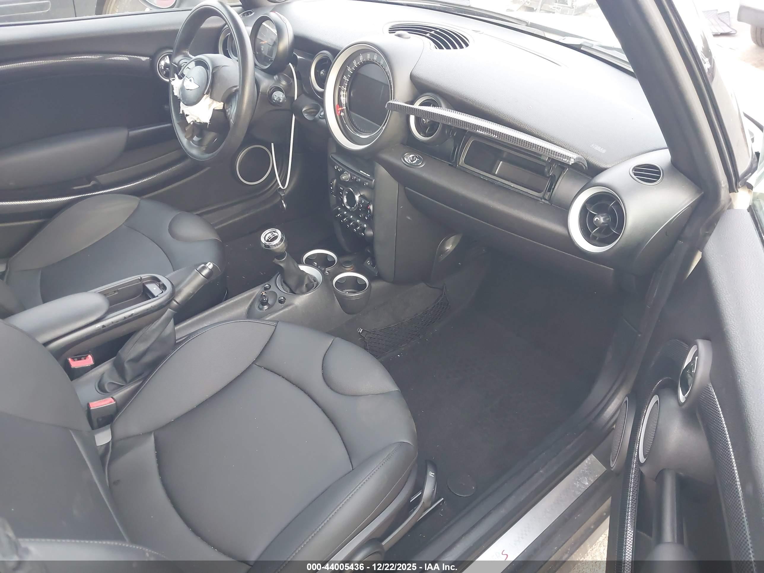 MINI CONVERTIBLE image 5
