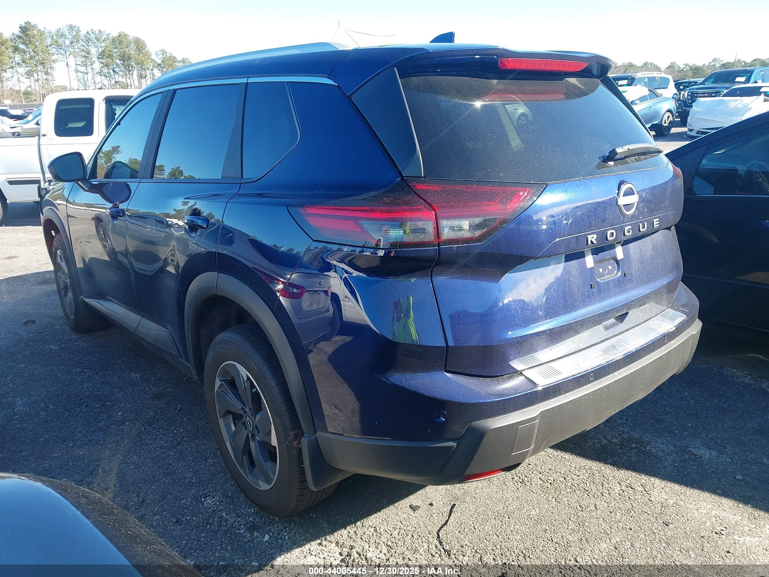 NISSAN ROGUE image 3
