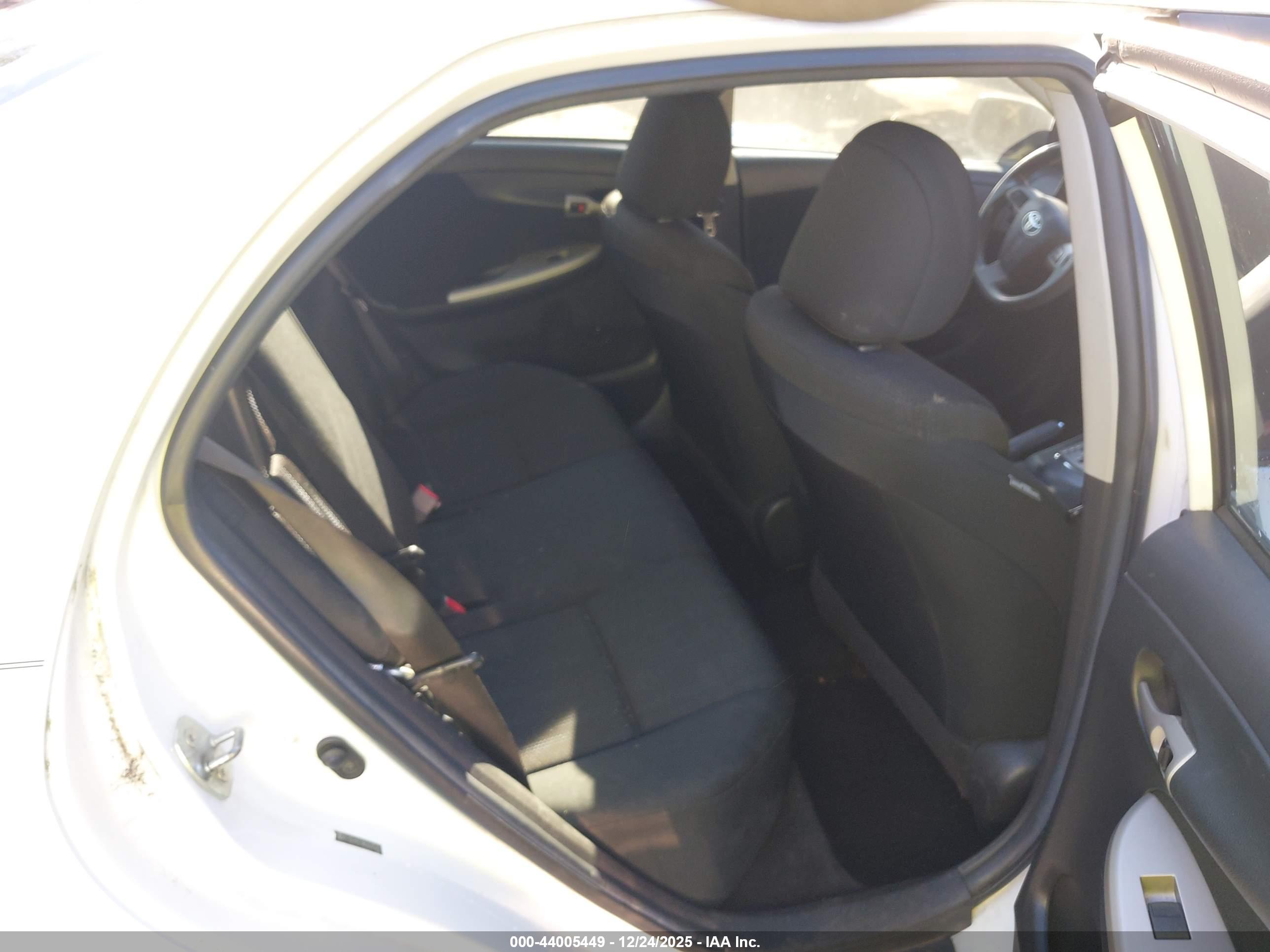 TOYOTA COROLLA image 8