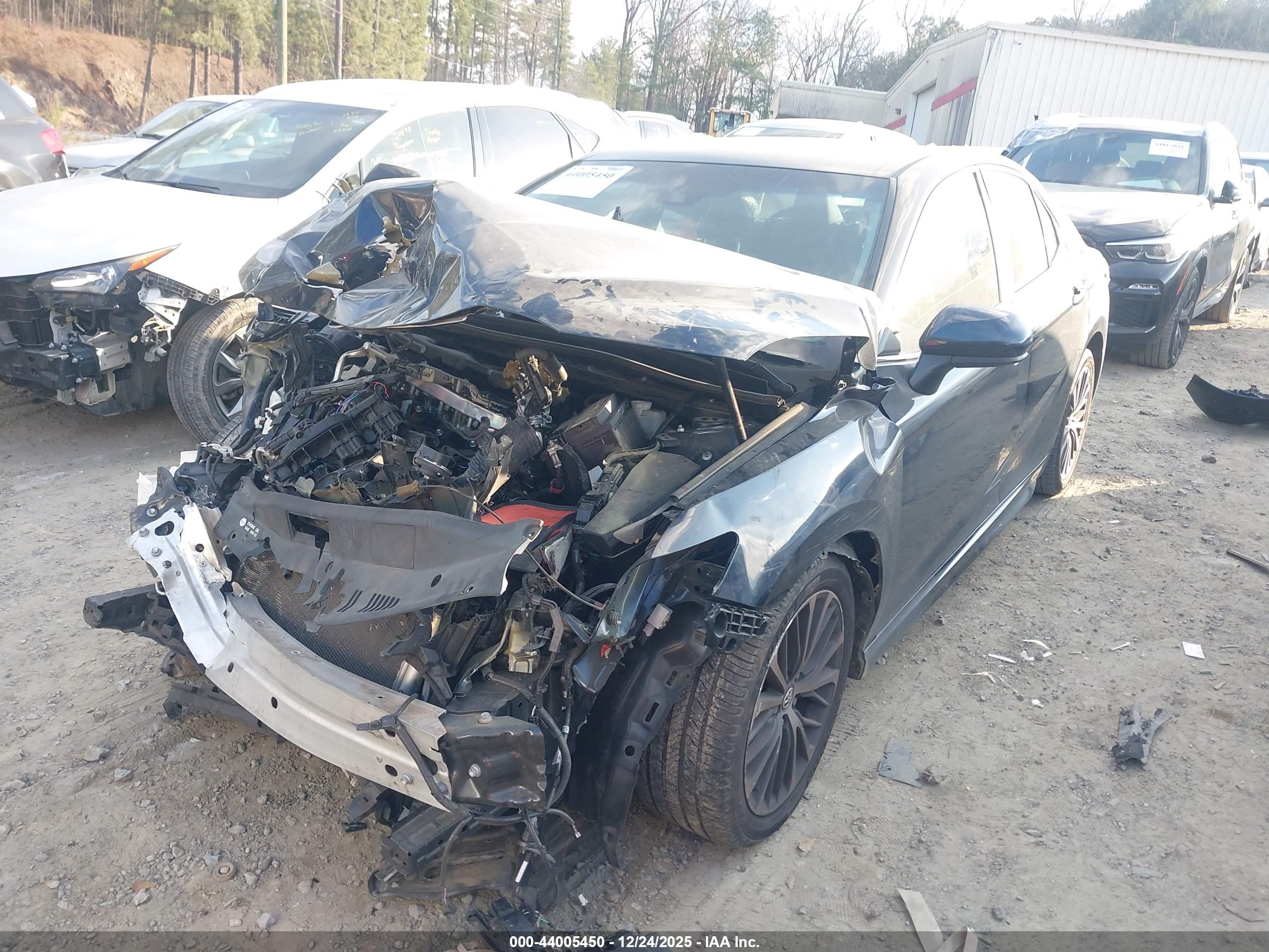 TOYOTA CAMRY image 2