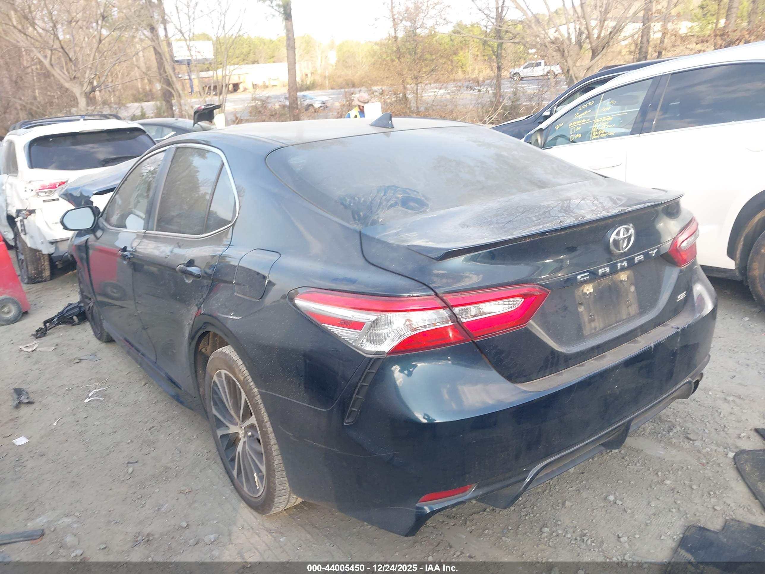 TOYOTA CAMRY image 3