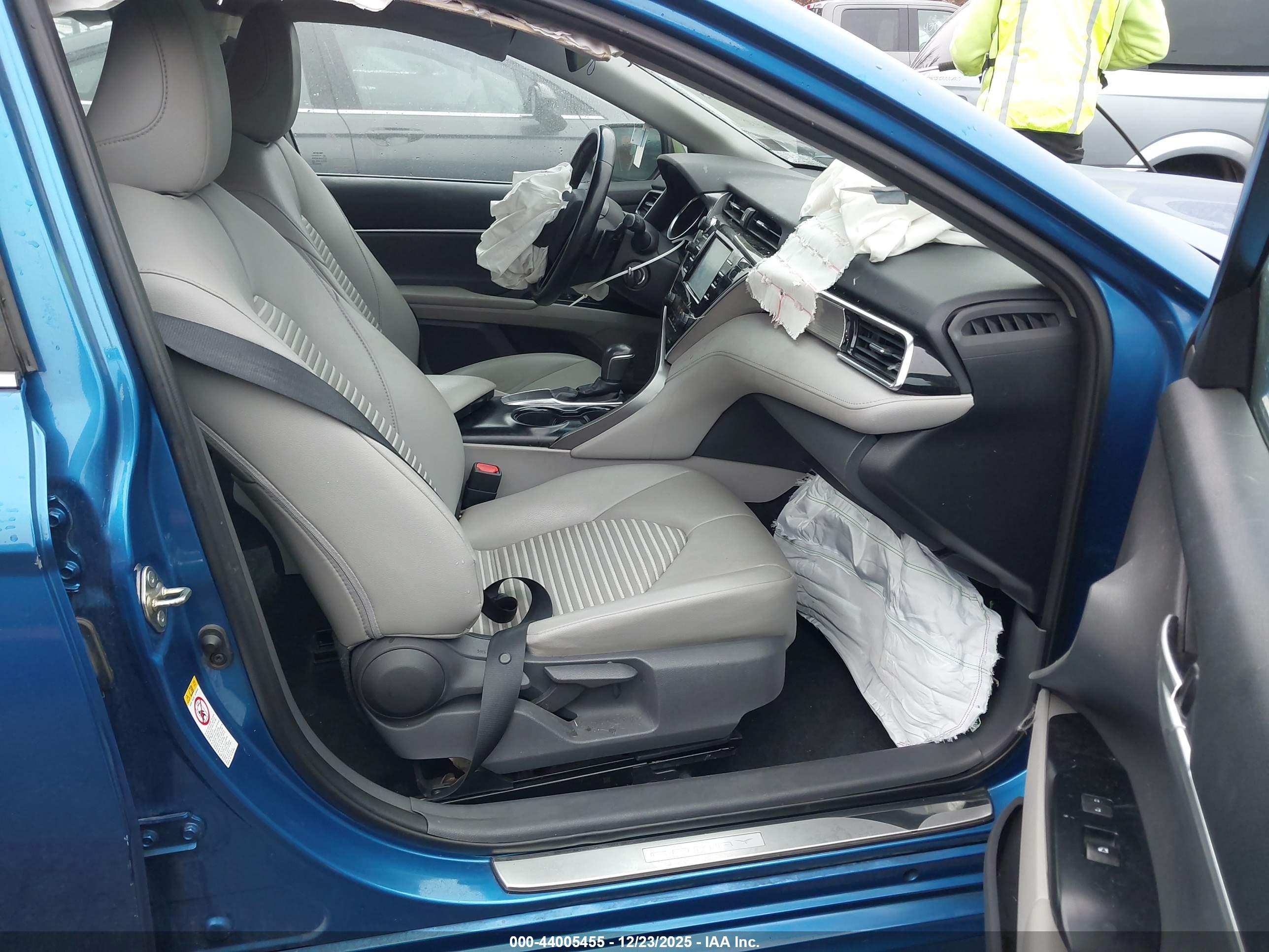 TOYOTA CAMRY image 5