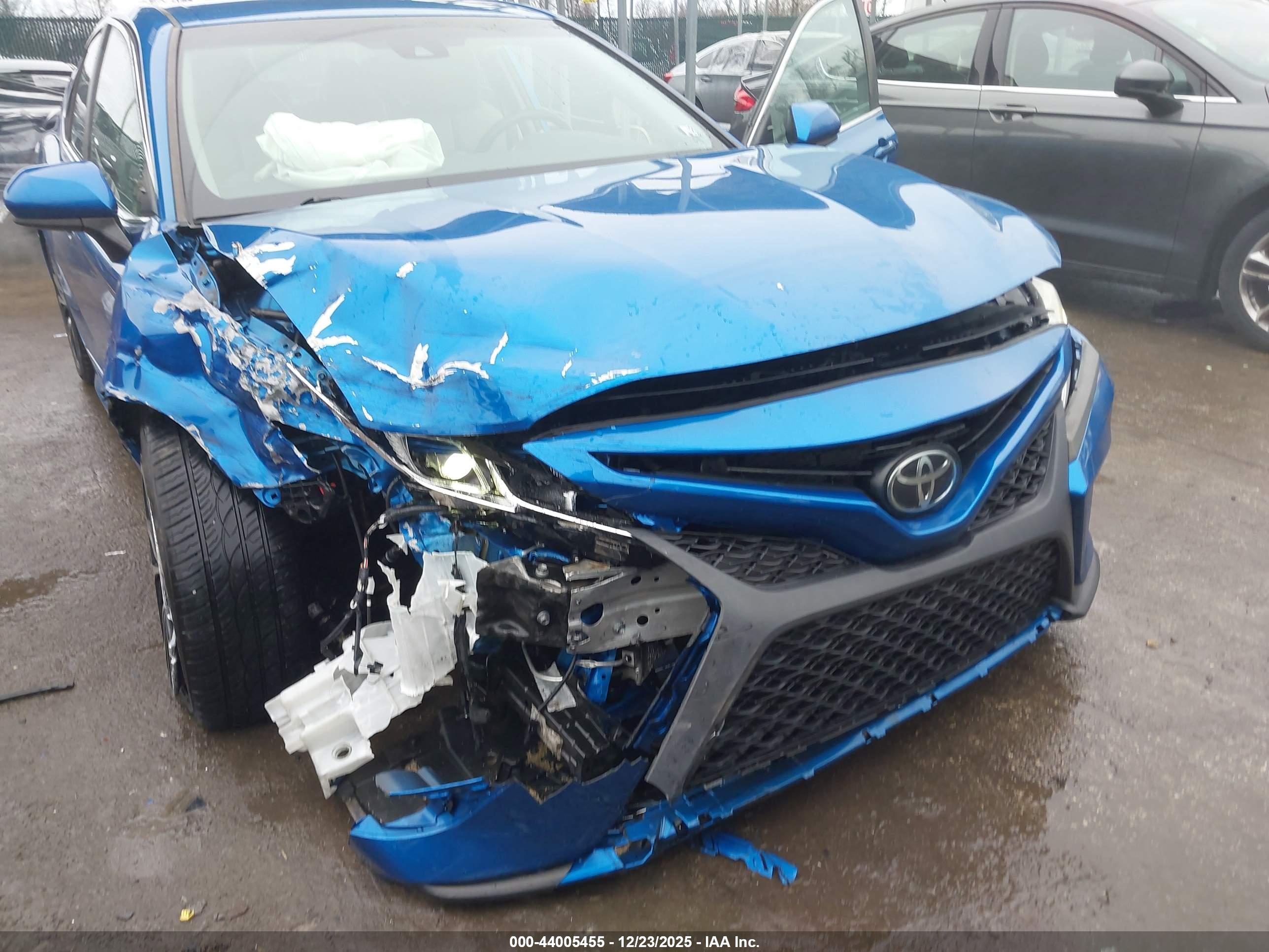 TOYOTA CAMRY image 6