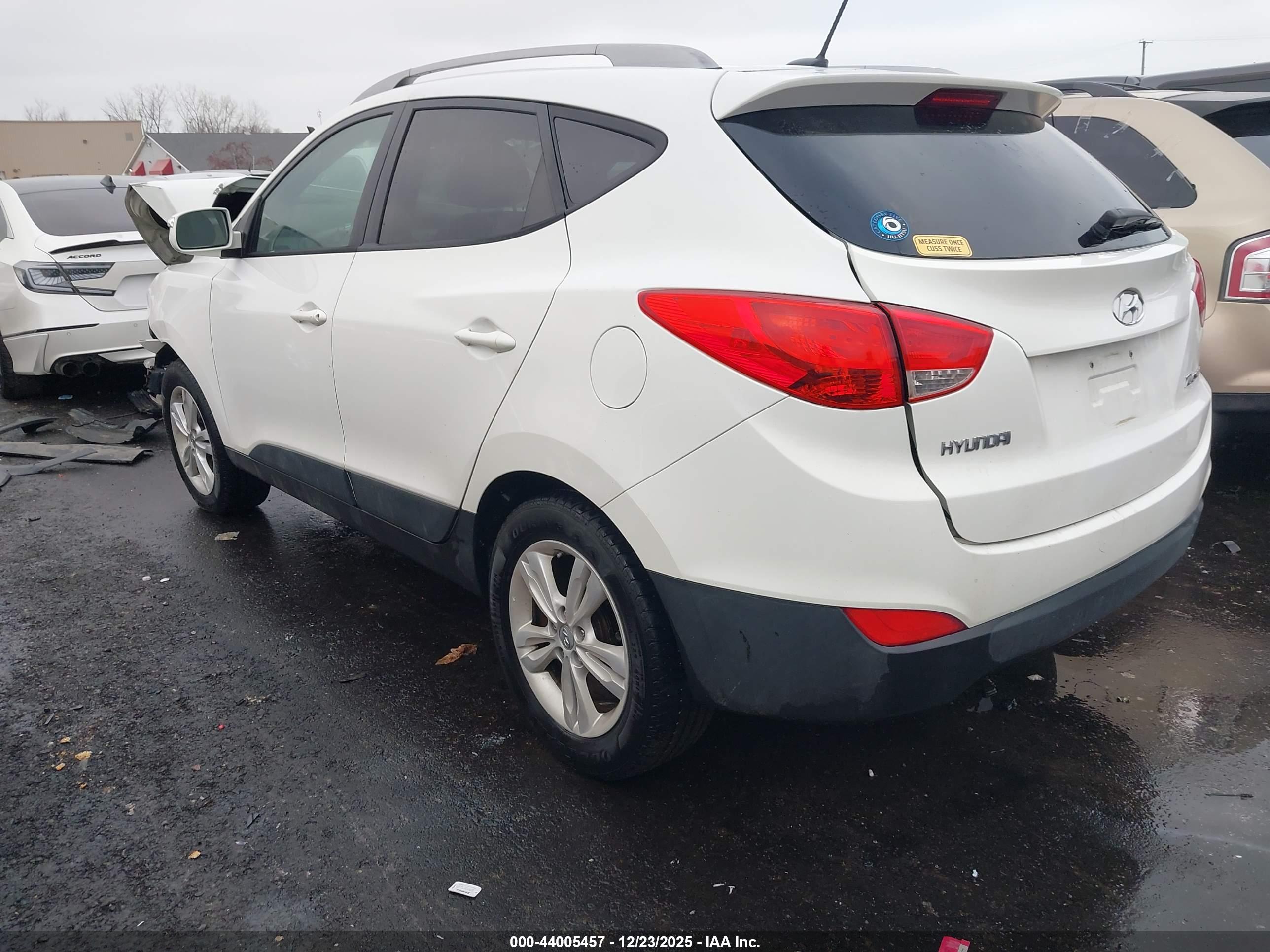 HYUNDAI TUCSON image 3