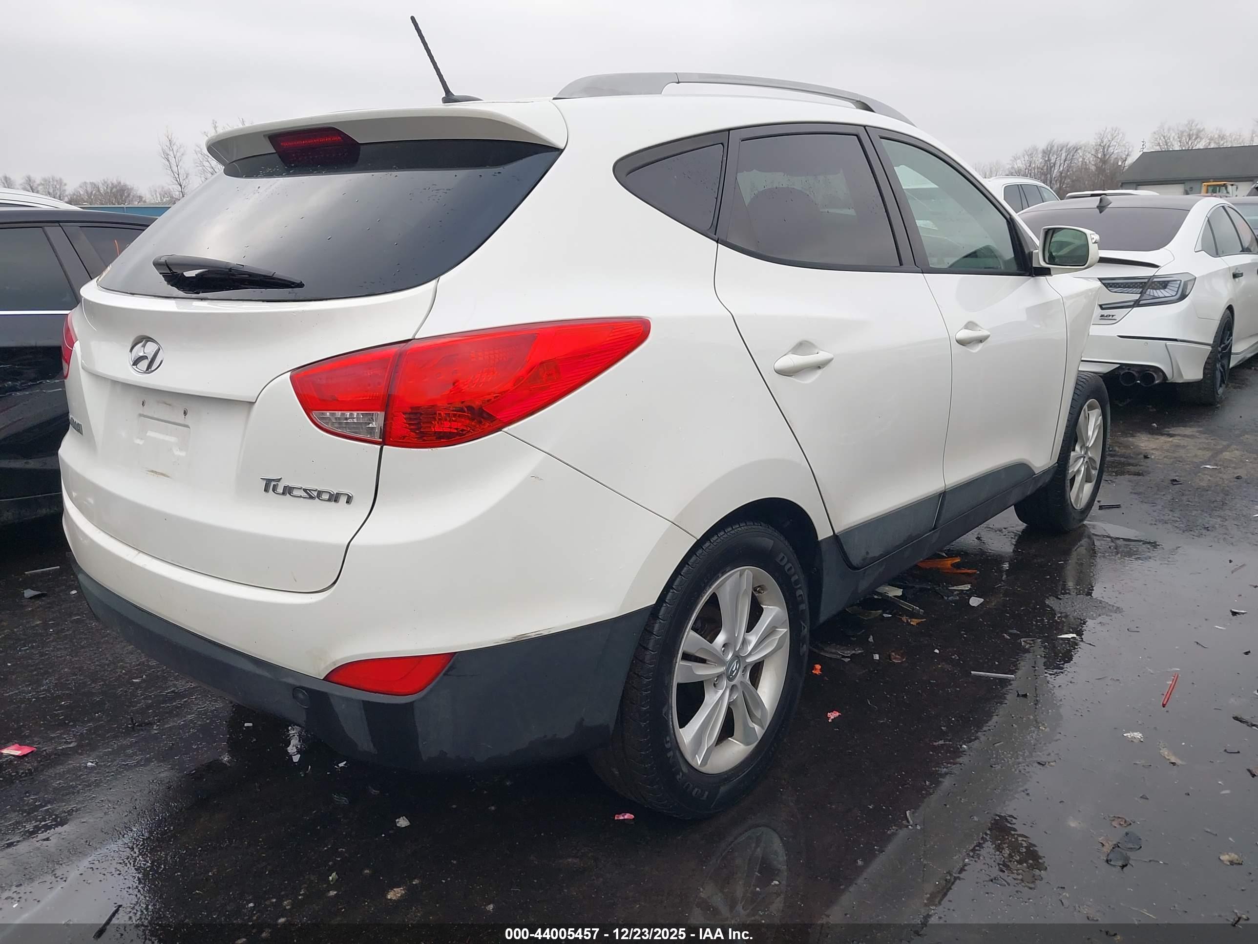 HYUNDAI TUCSON image 4