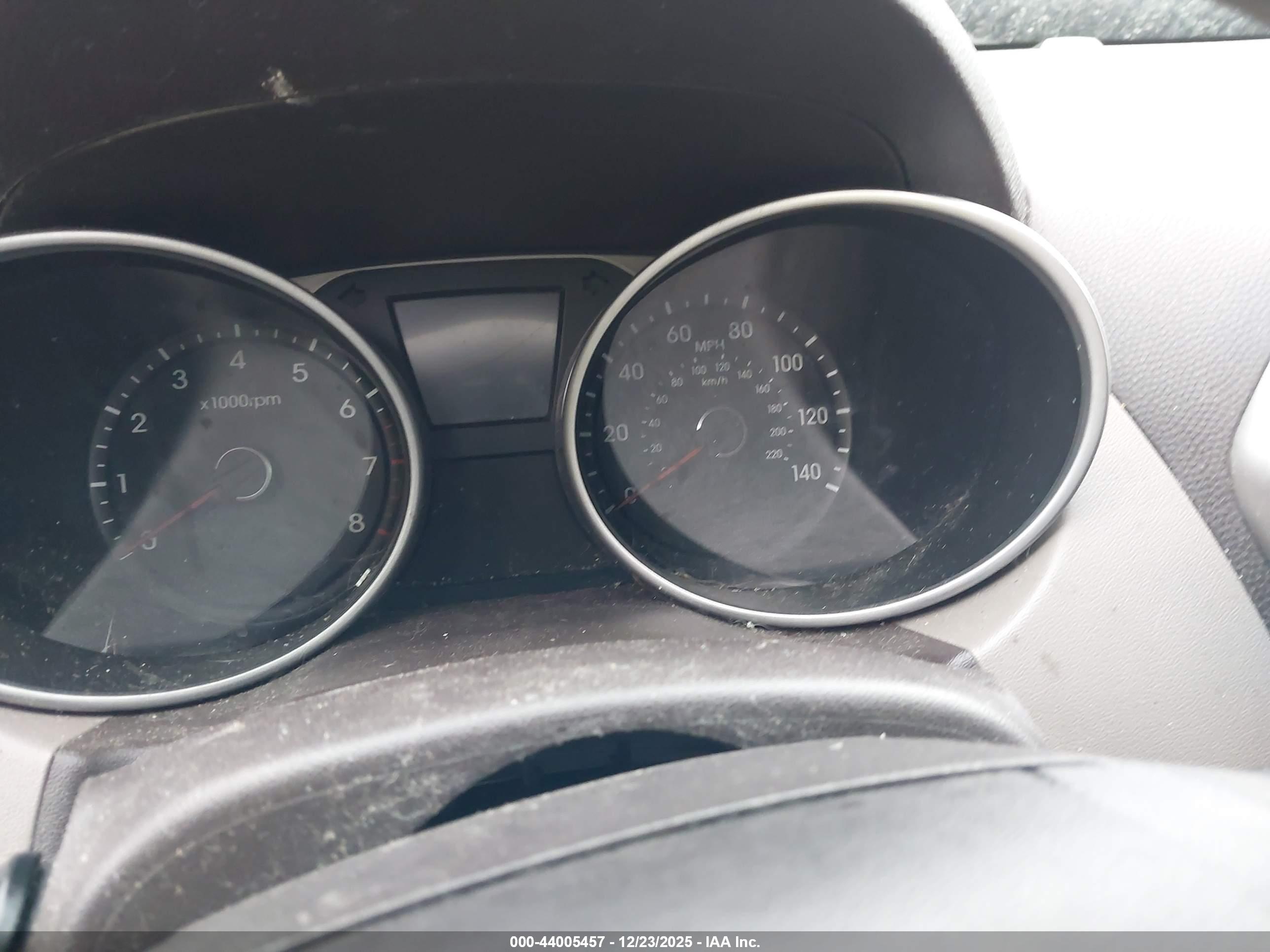 HYUNDAI TUCSON image 7