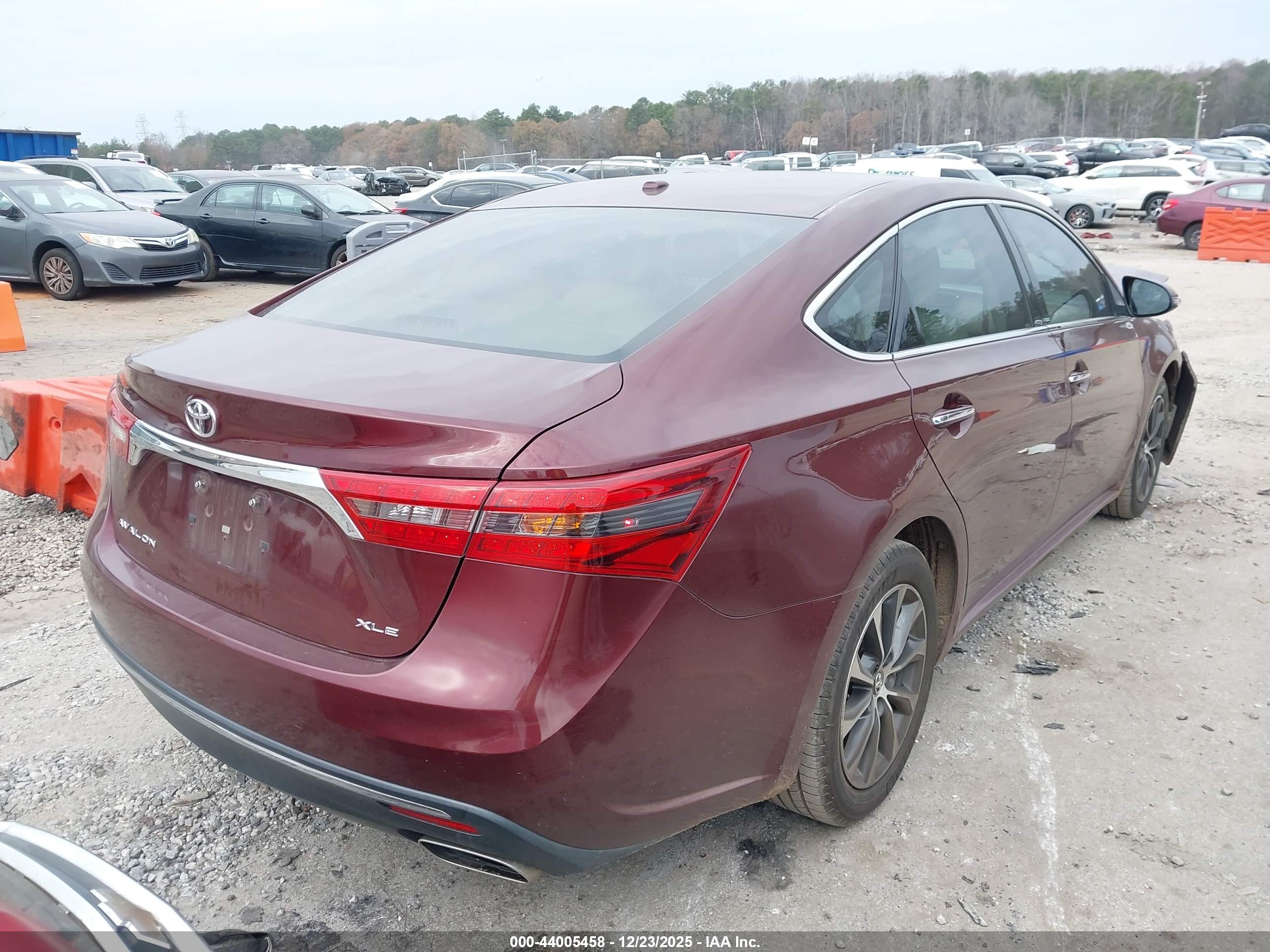 TOYOTA AVALON image 4