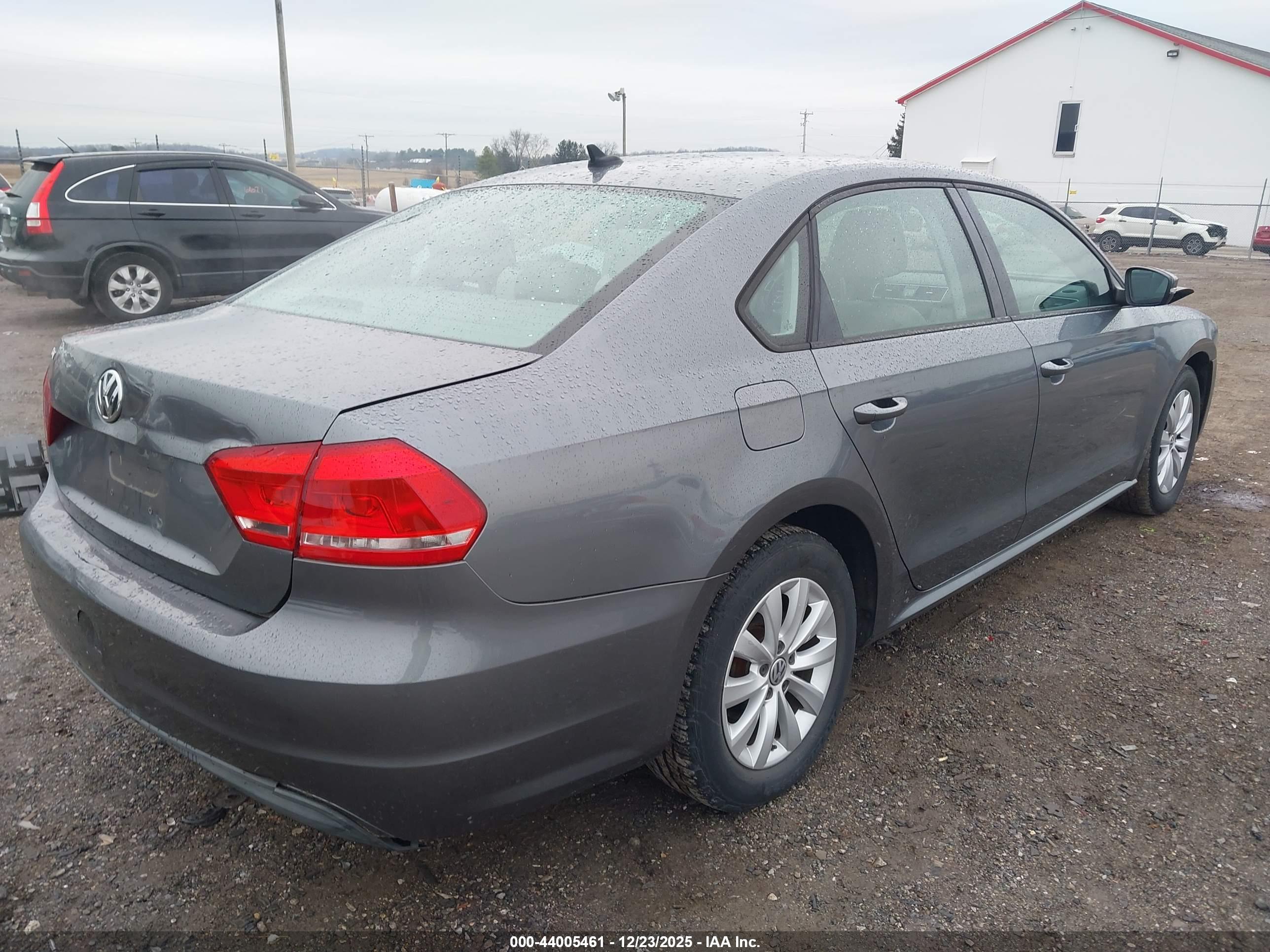 VOLKSWAGEN PASSAT image 4