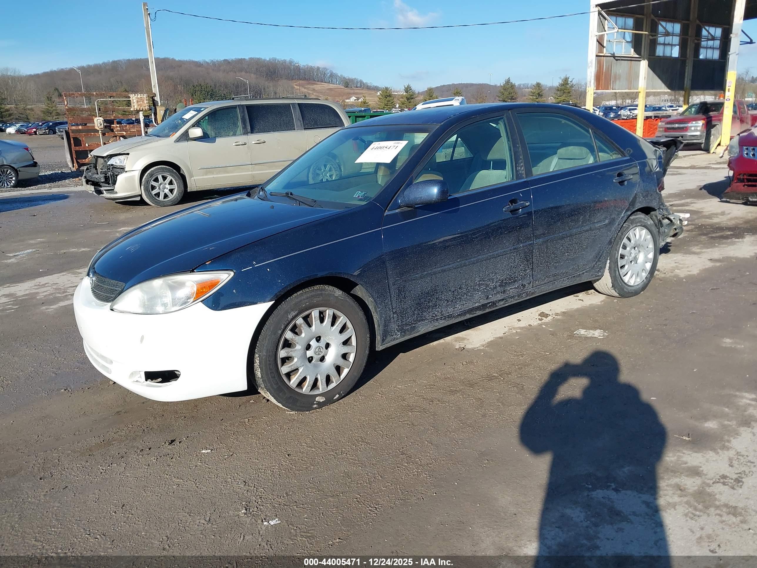 TOYOTA CAMRY image 2