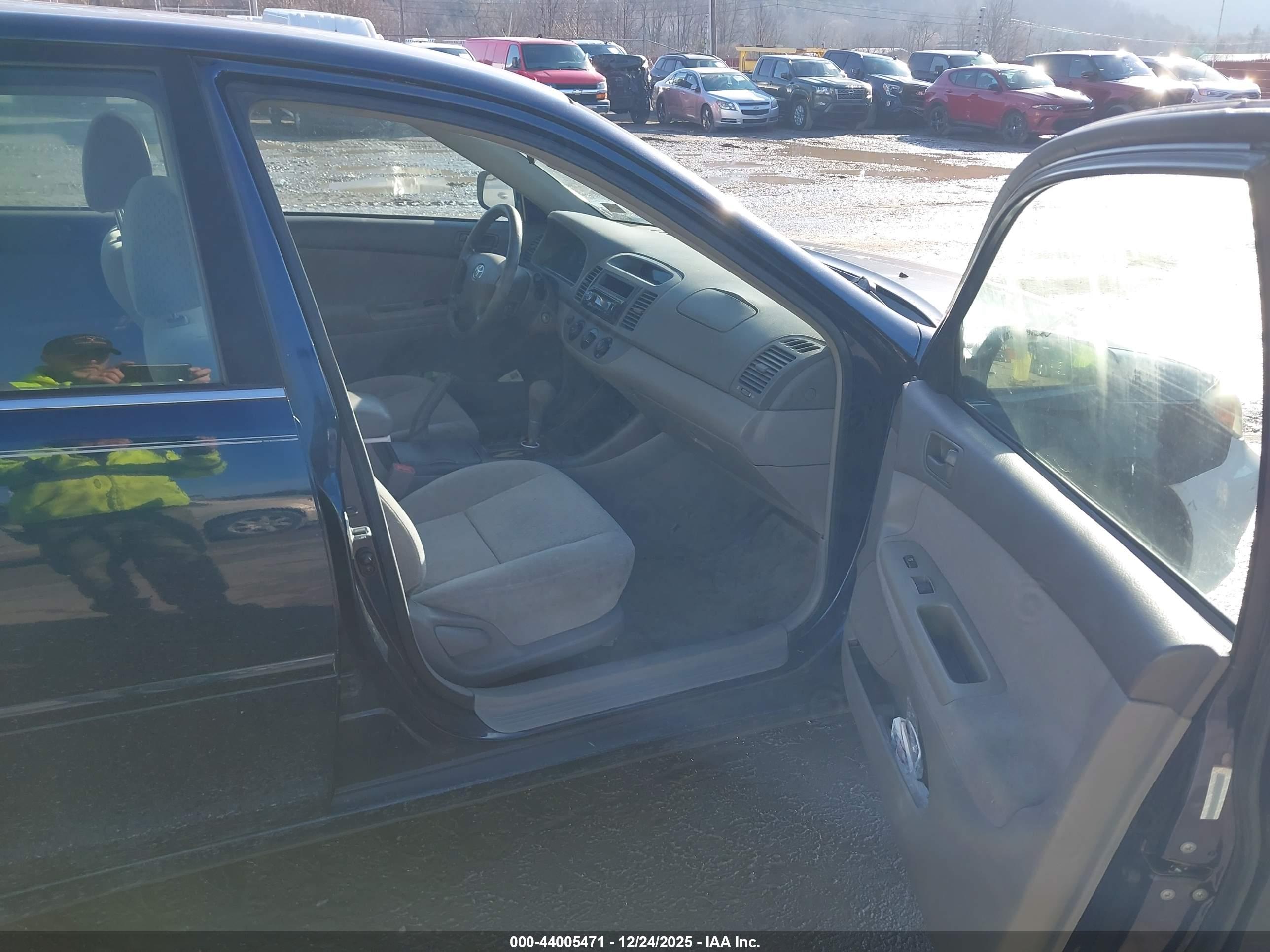 TOYOTA CAMRY image 5
