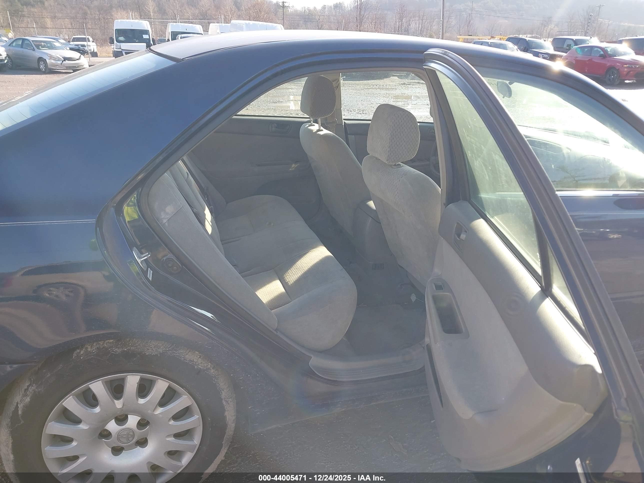 TOYOTA CAMRY image 8