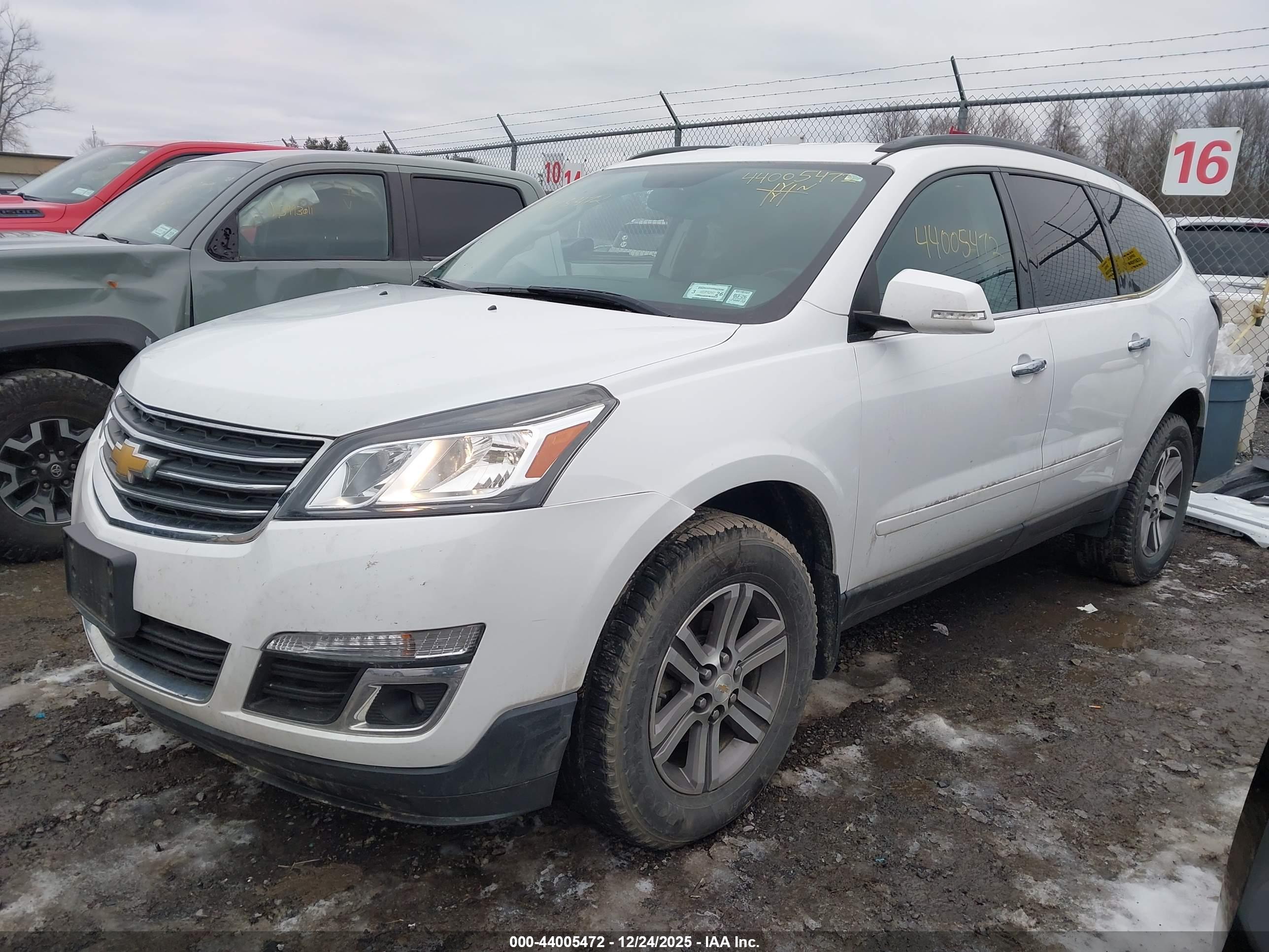 CHEVROLET TRAVERSE image 2