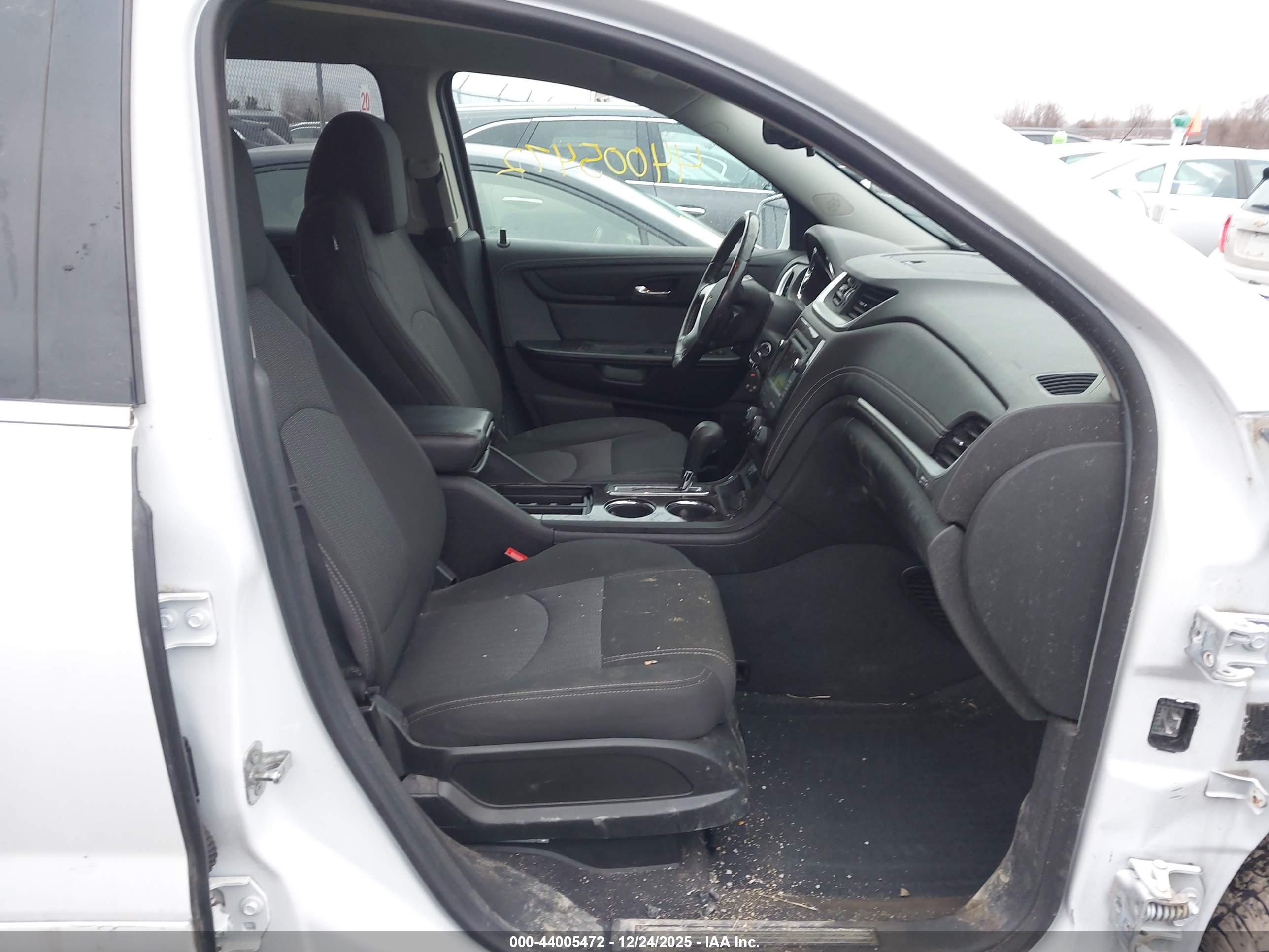 CHEVROLET TRAVERSE image 5