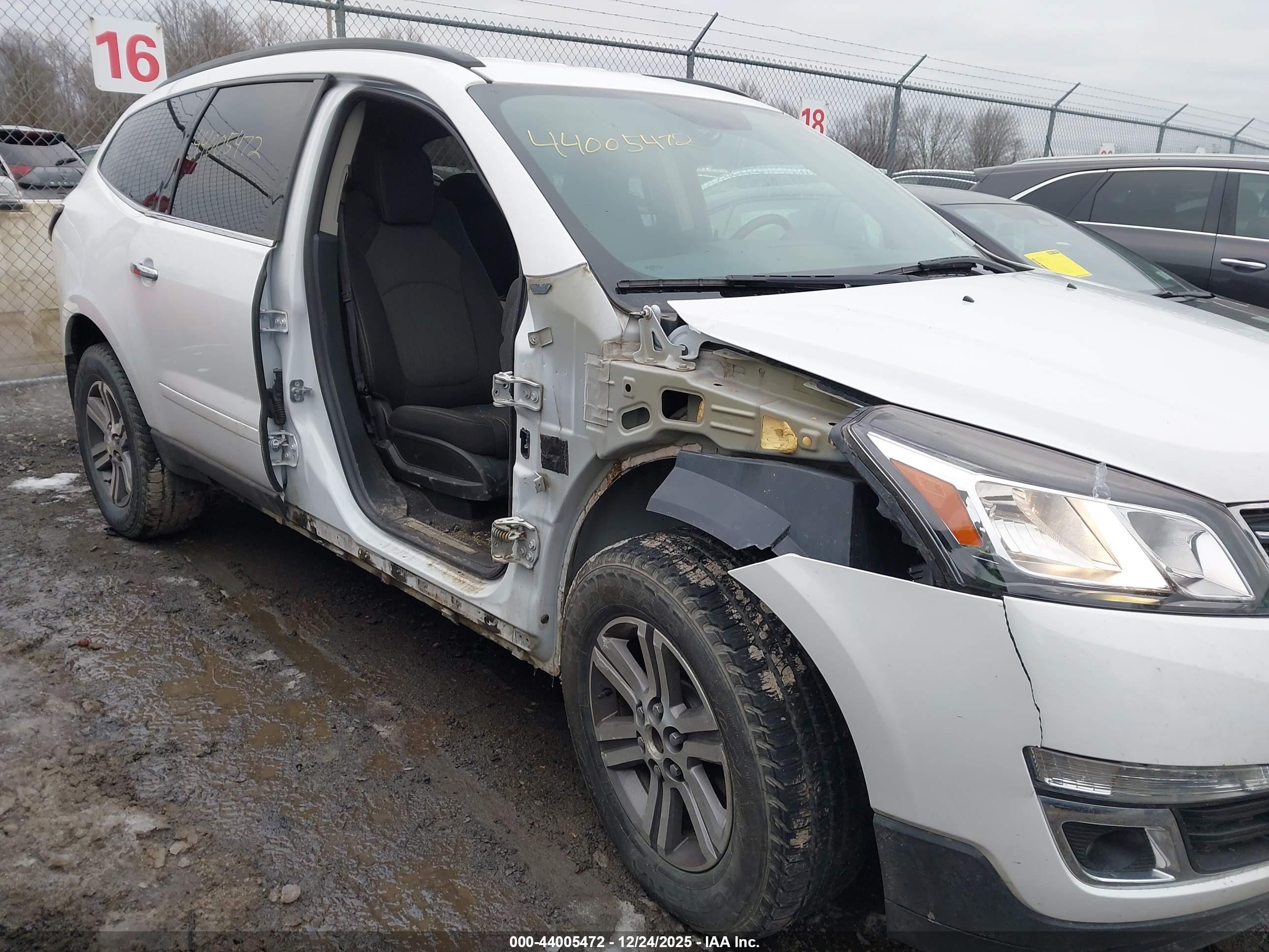 CHEVROLET TRAVERSE image 6