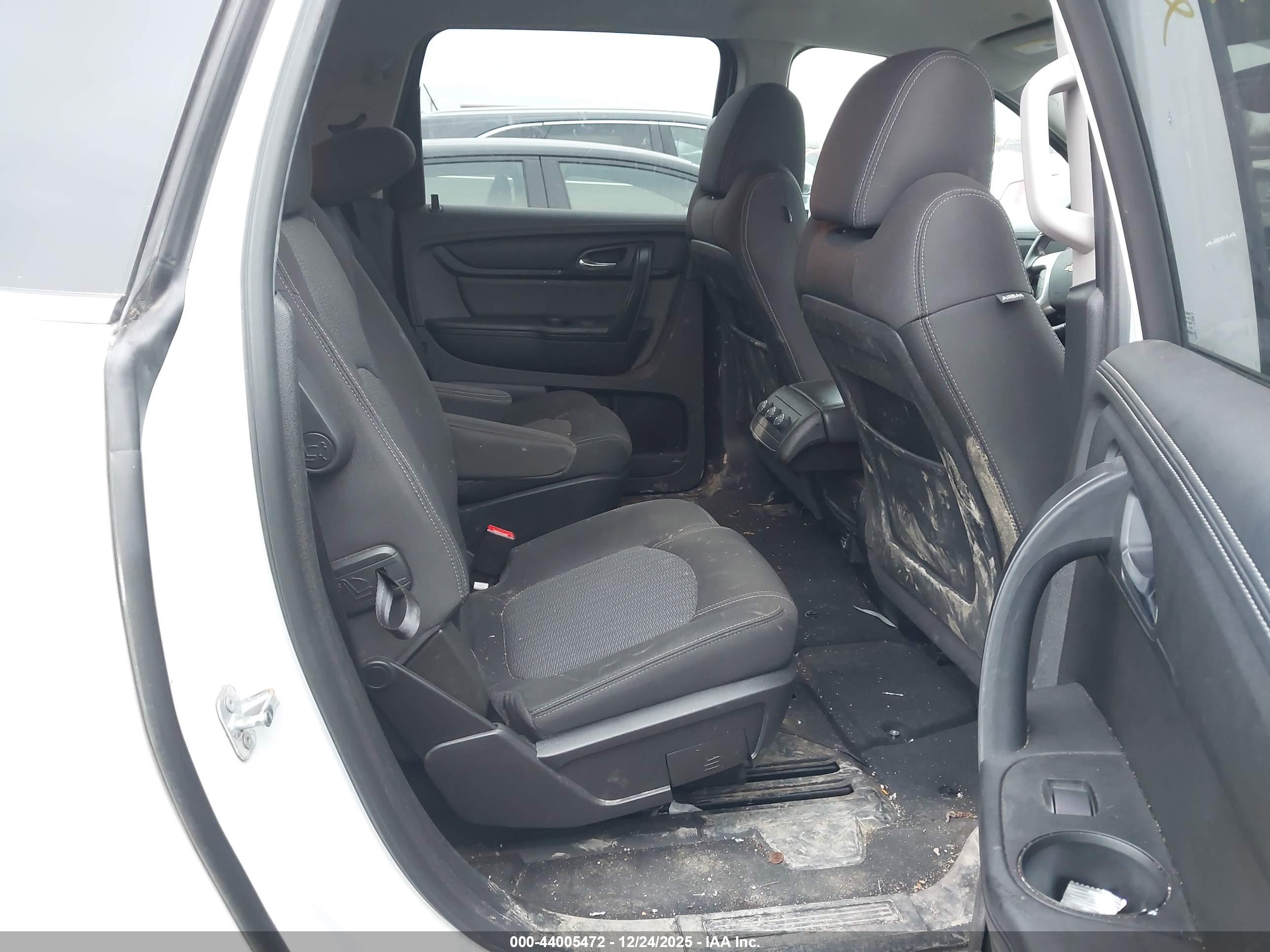 CHEVROLET TRAVERSE image 8