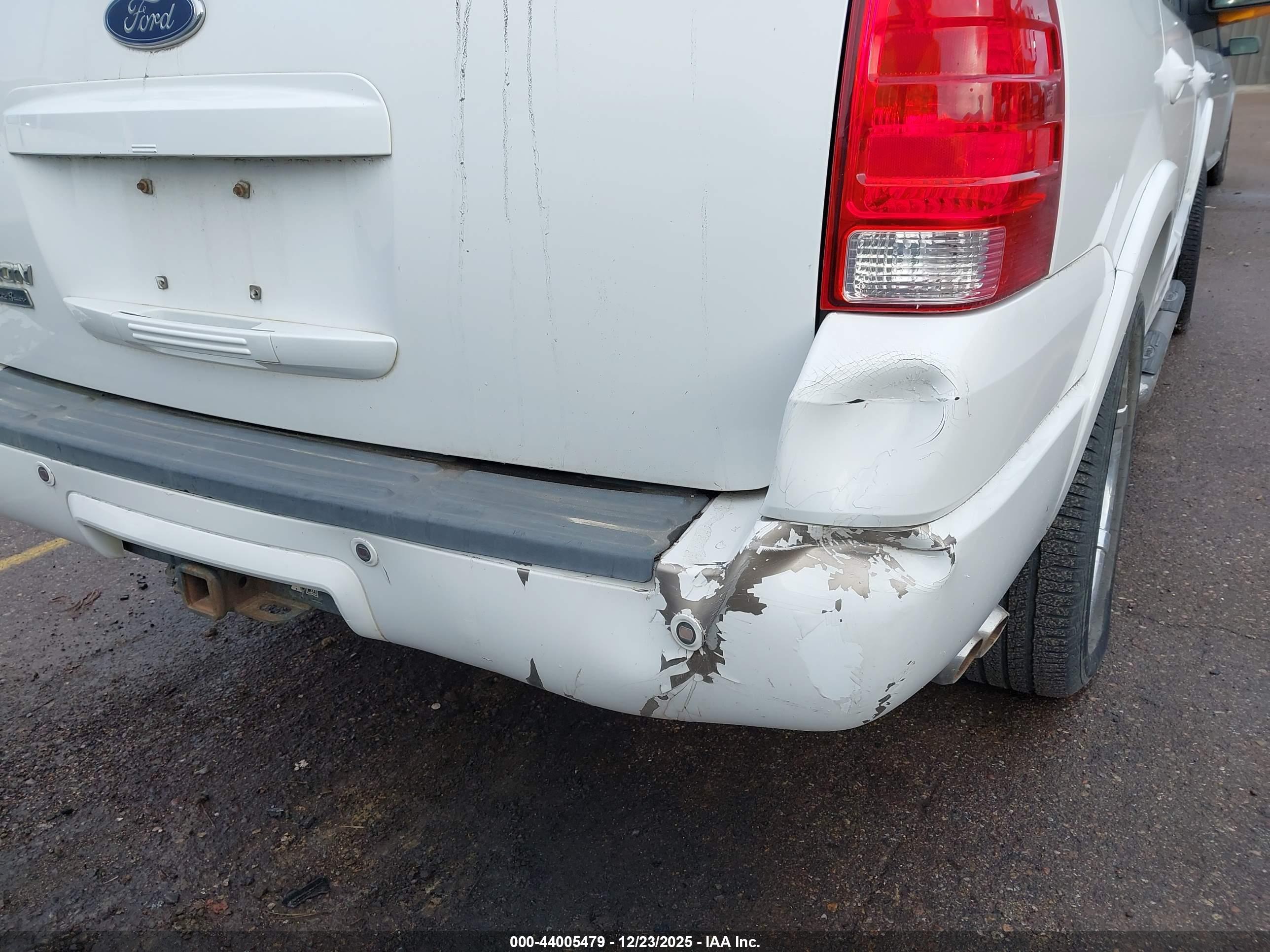 FORD EXPEDITION image 6