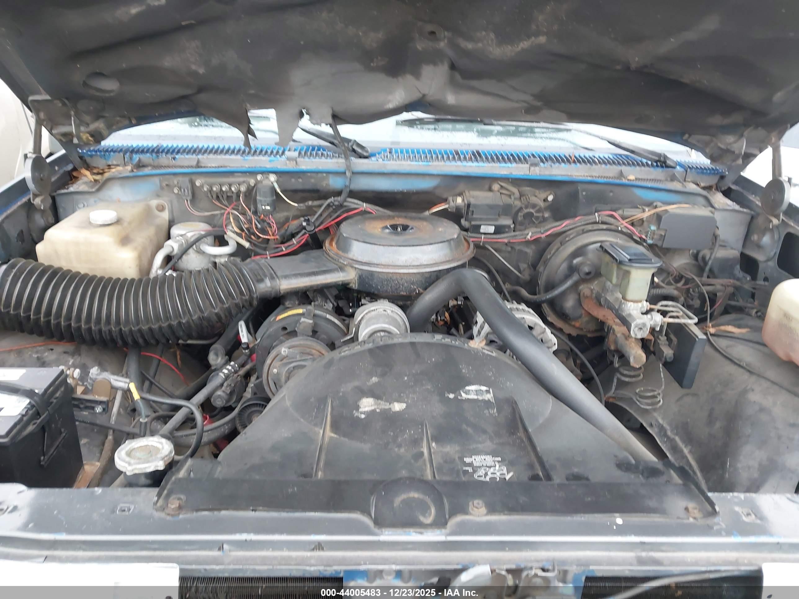 CHEVROLET GMT-400 image 10