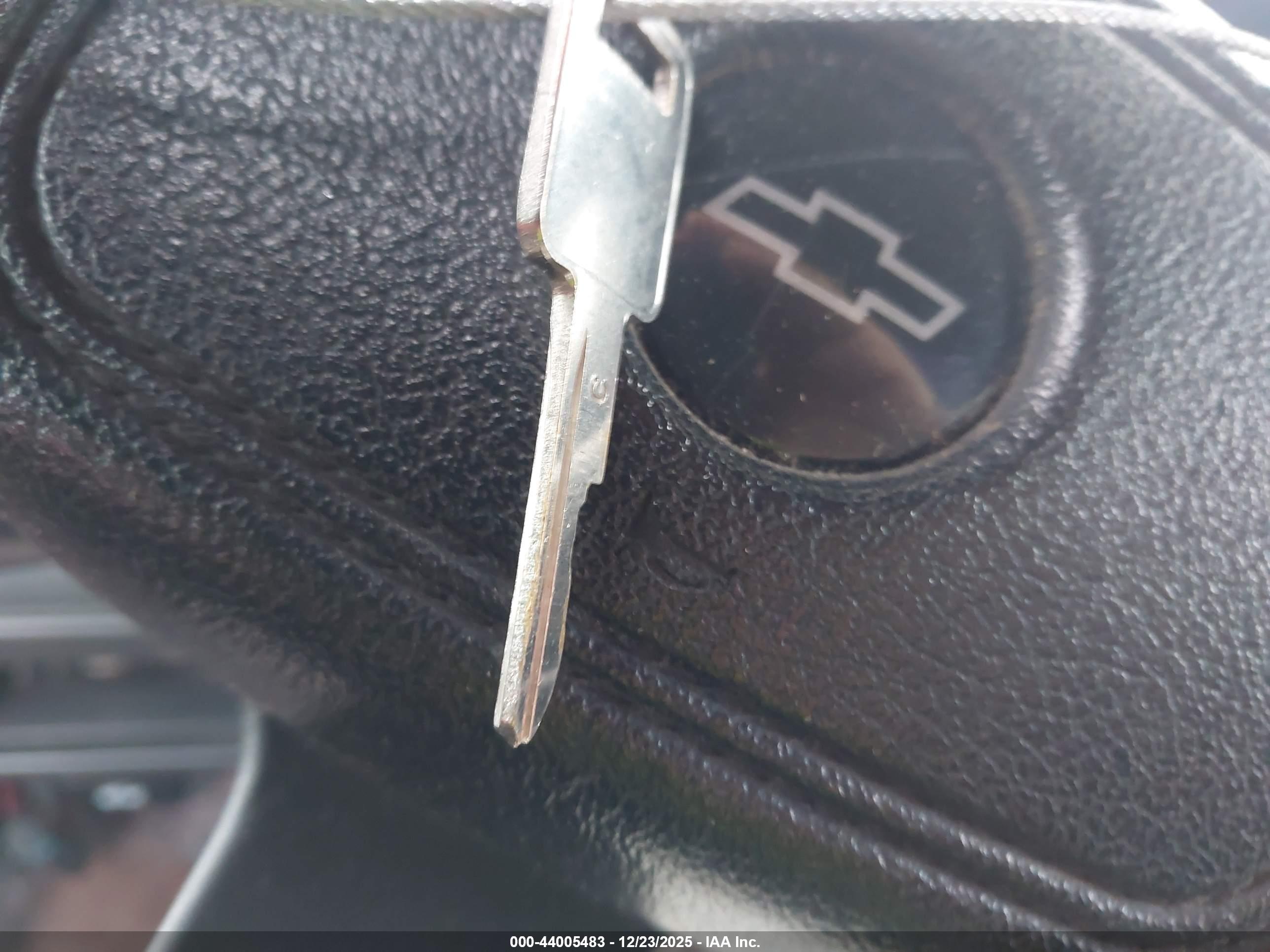 CHEVROLET GMT-400 image 11